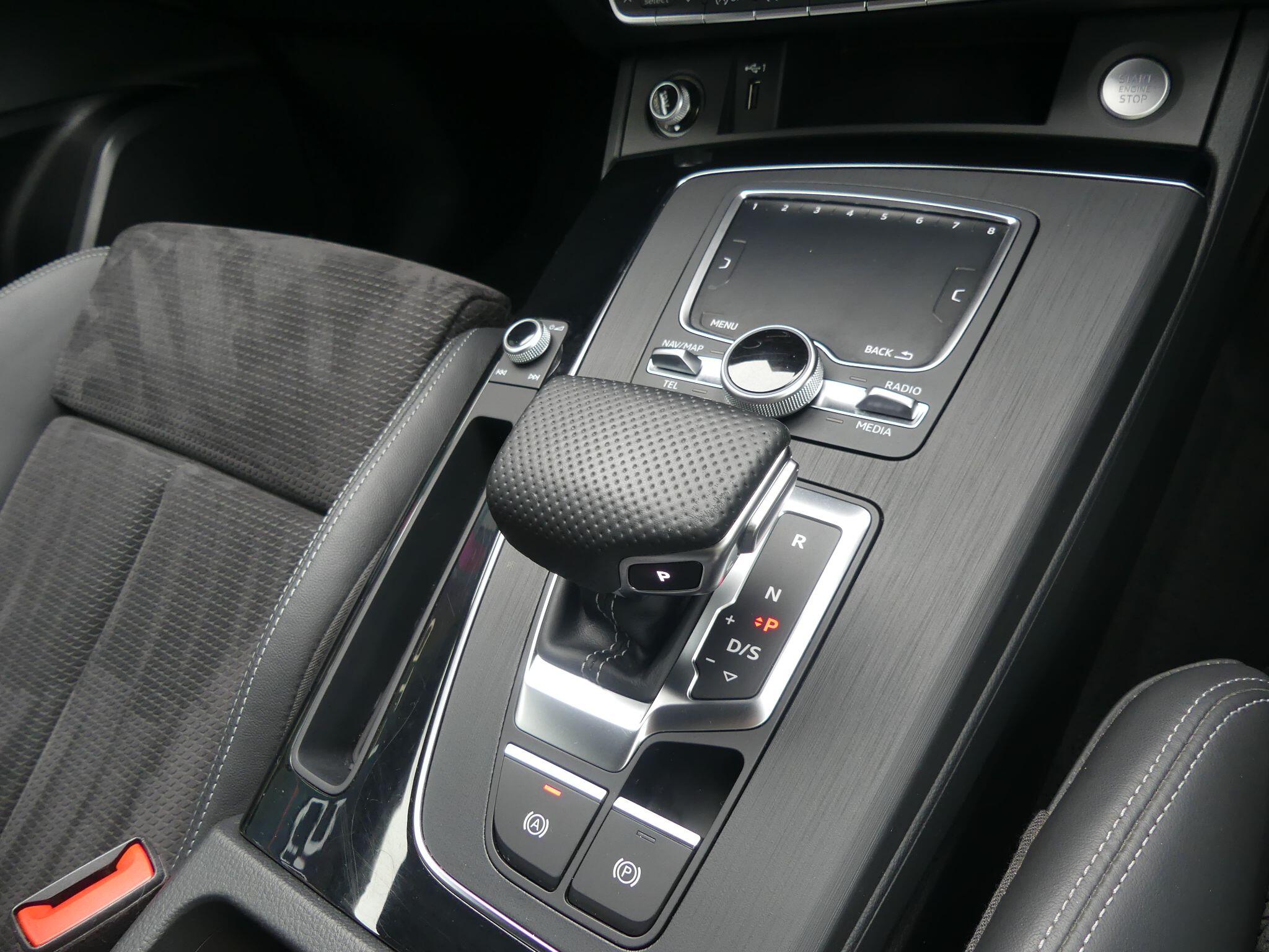 Audi Q5 view 15