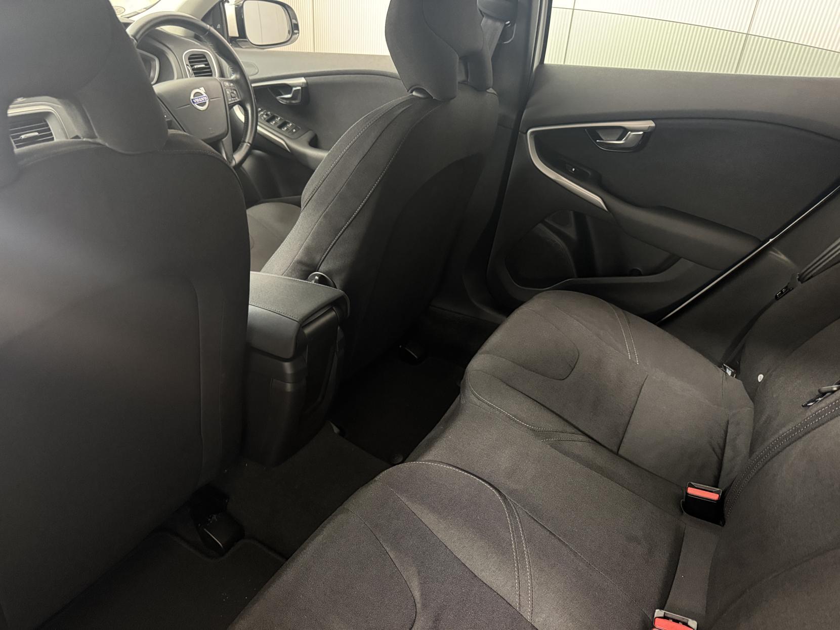 Volvo V40 view 58