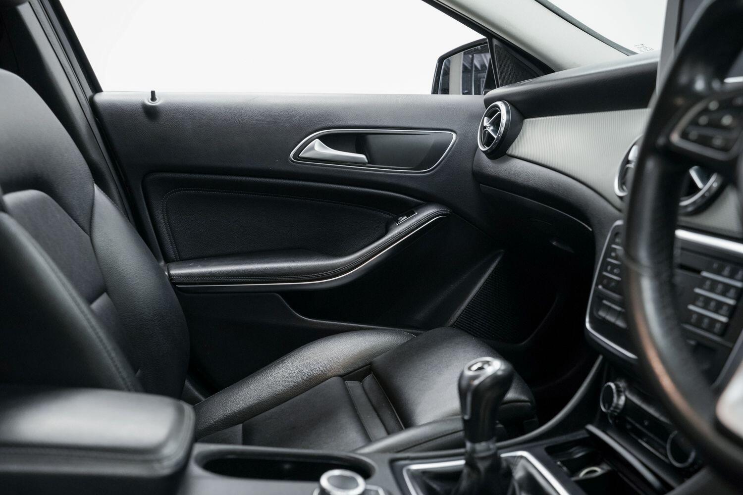 Mercedes-Benz Gla view 20