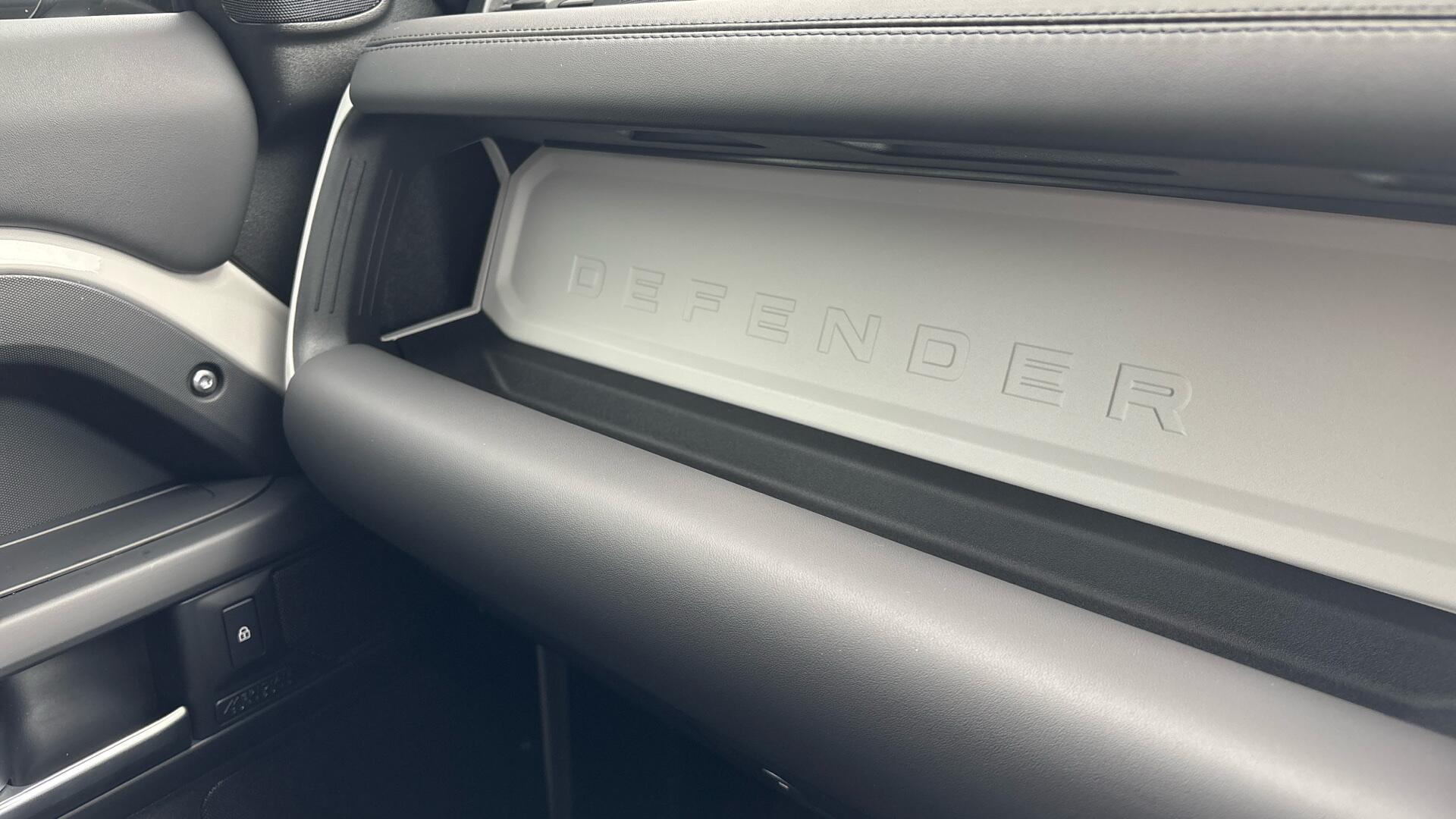 Land Rover Defender view 27