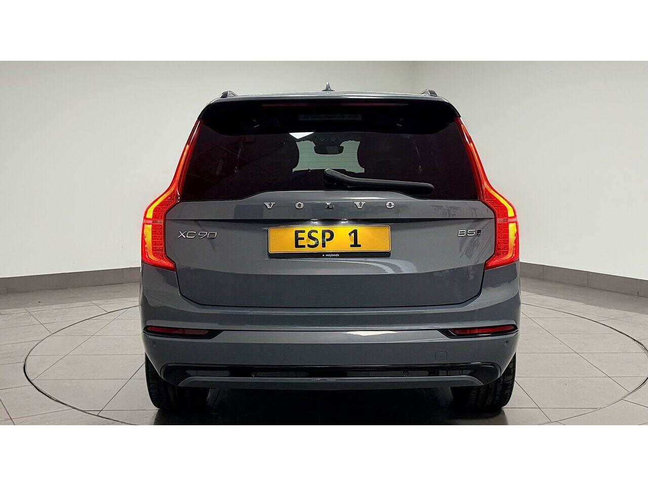 Volvo XC90 view 7
