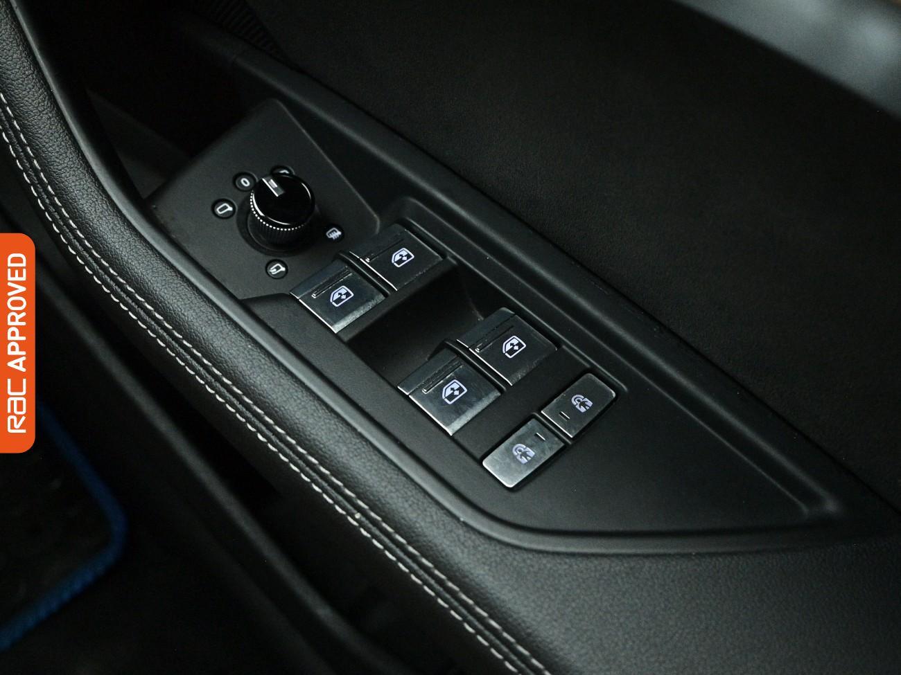 Audi E-Tron view 37