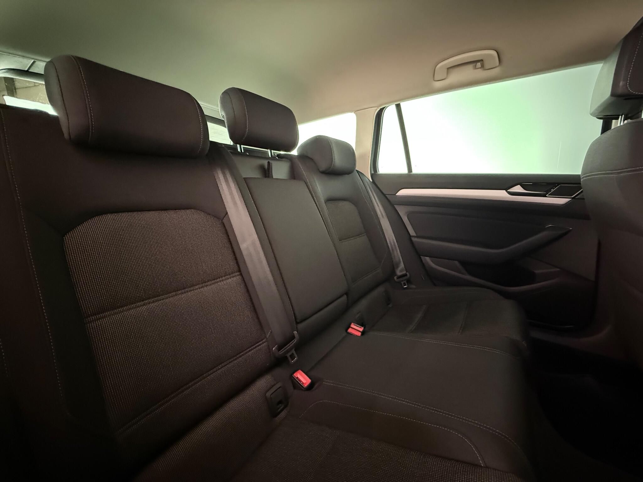 Volkswagen Passat view 31