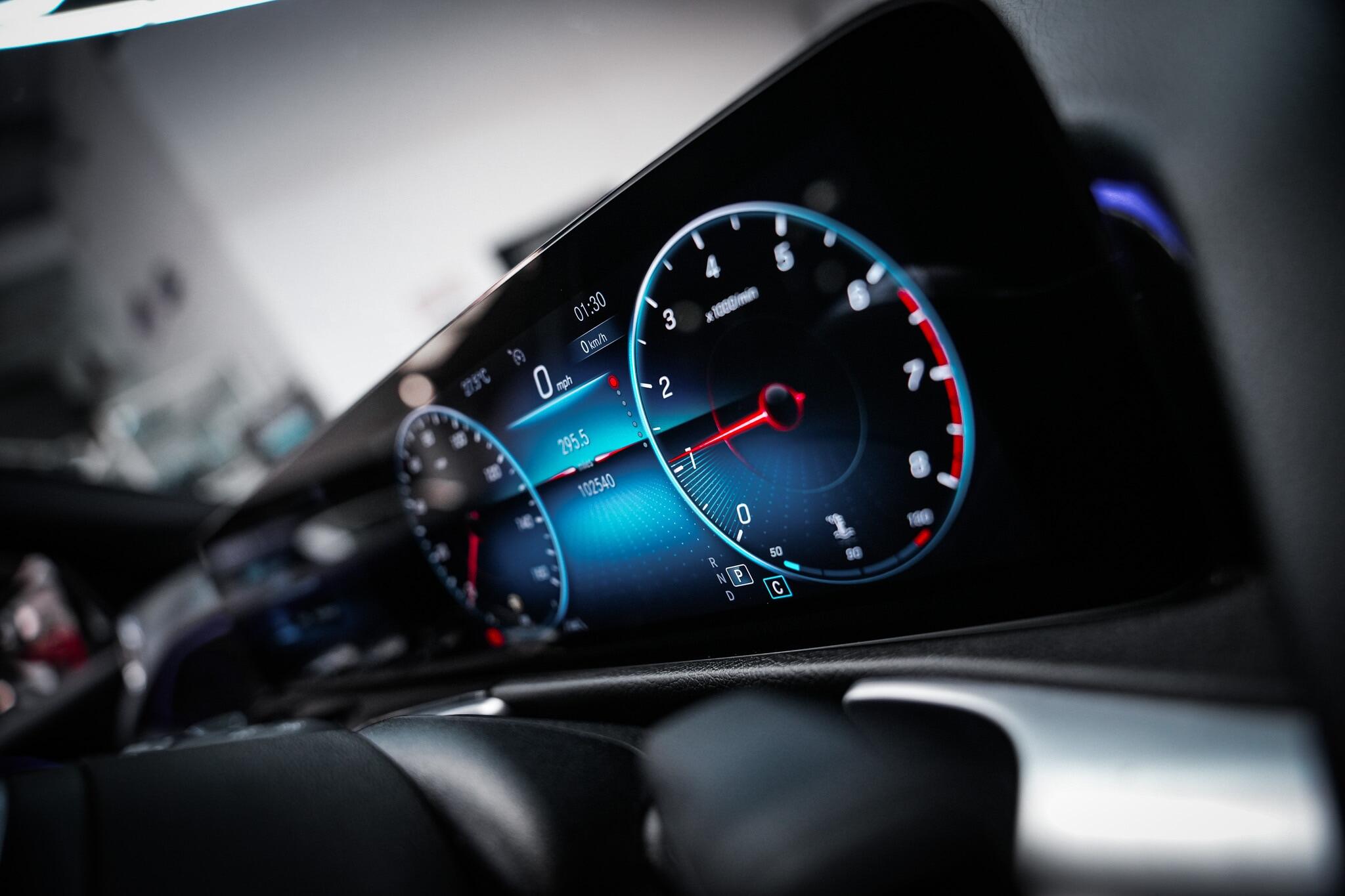 Mercedes-Benz GLB view 3