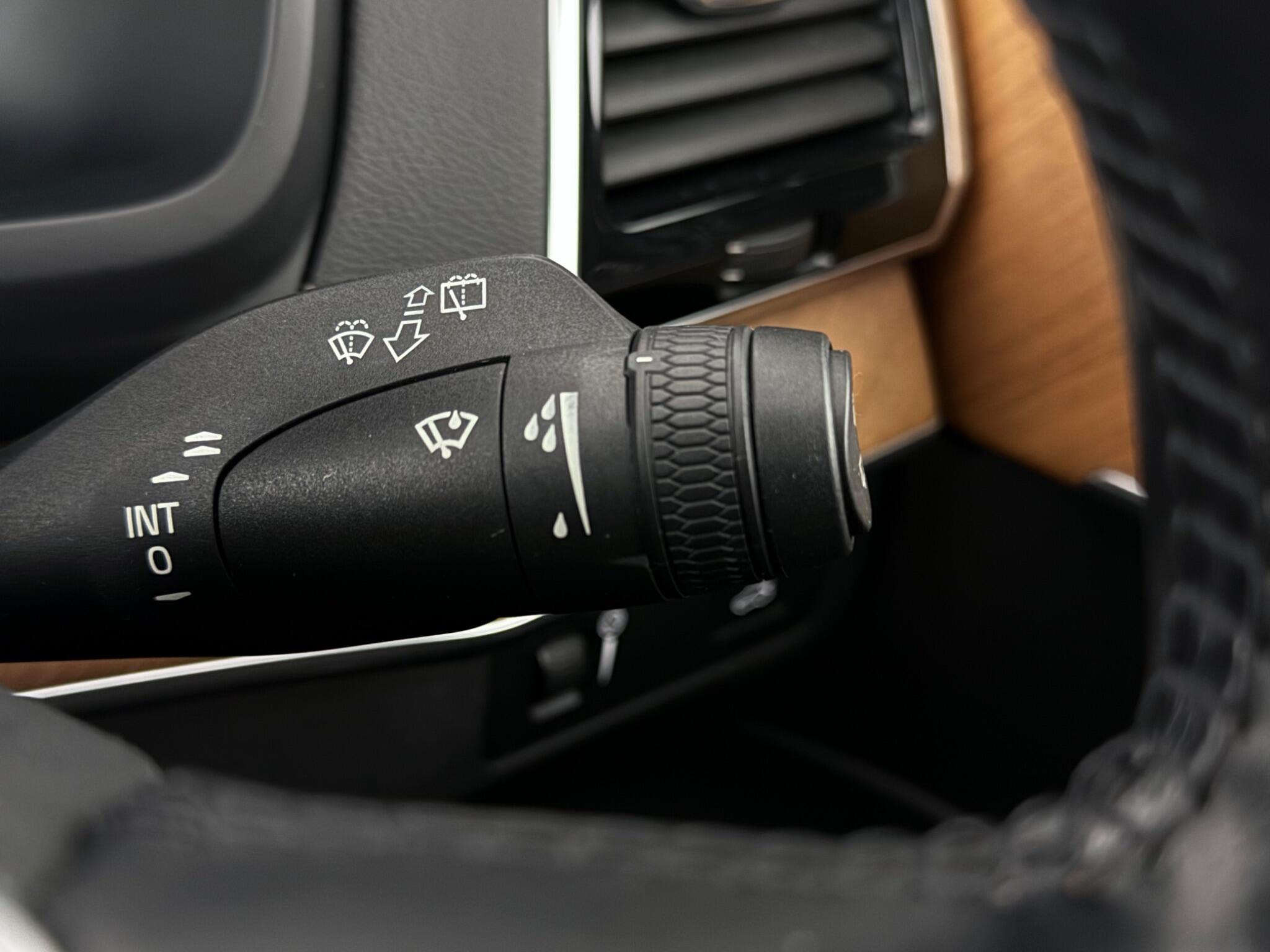 Volvo XC90 view 17