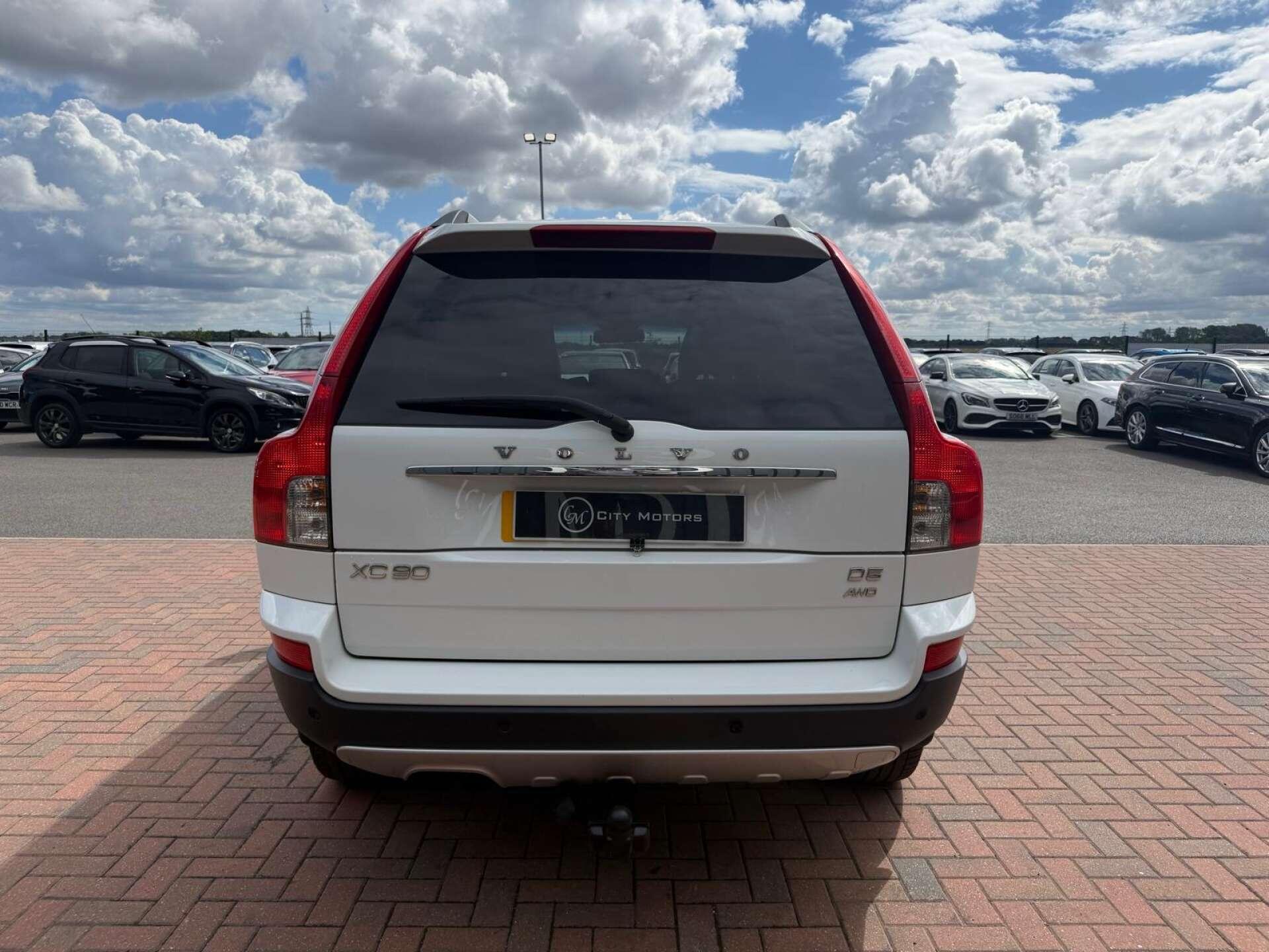 Volvo XC90 view 11