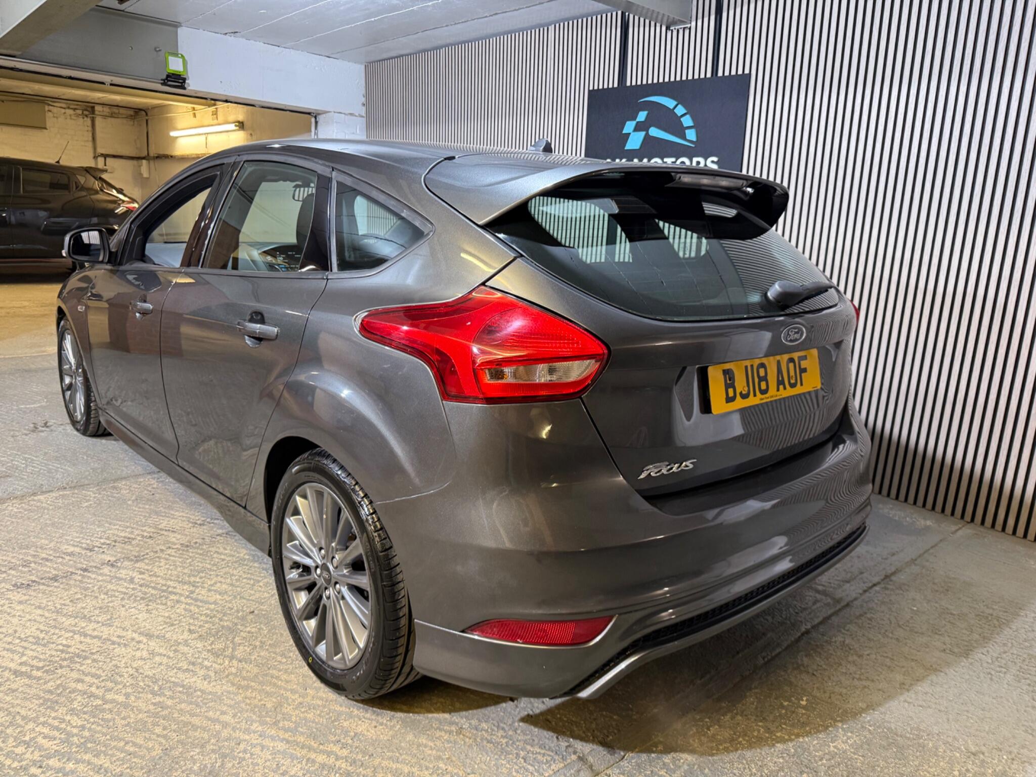 2018 Ford Focus 1.0T EcoBoost ST-Line Euro 6 (s/s) 5dr • 87,000 miles image 4