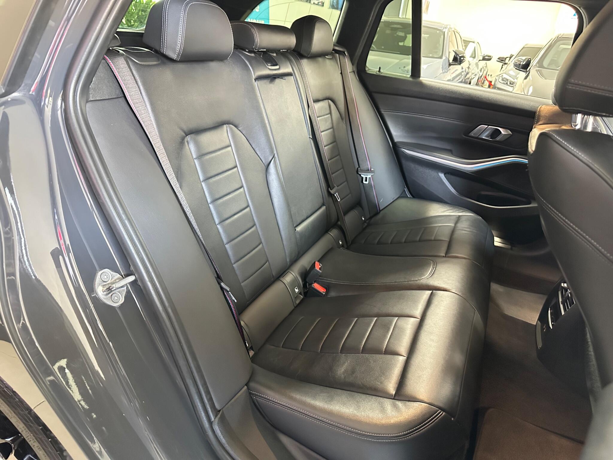 BMW 3 Series view 20