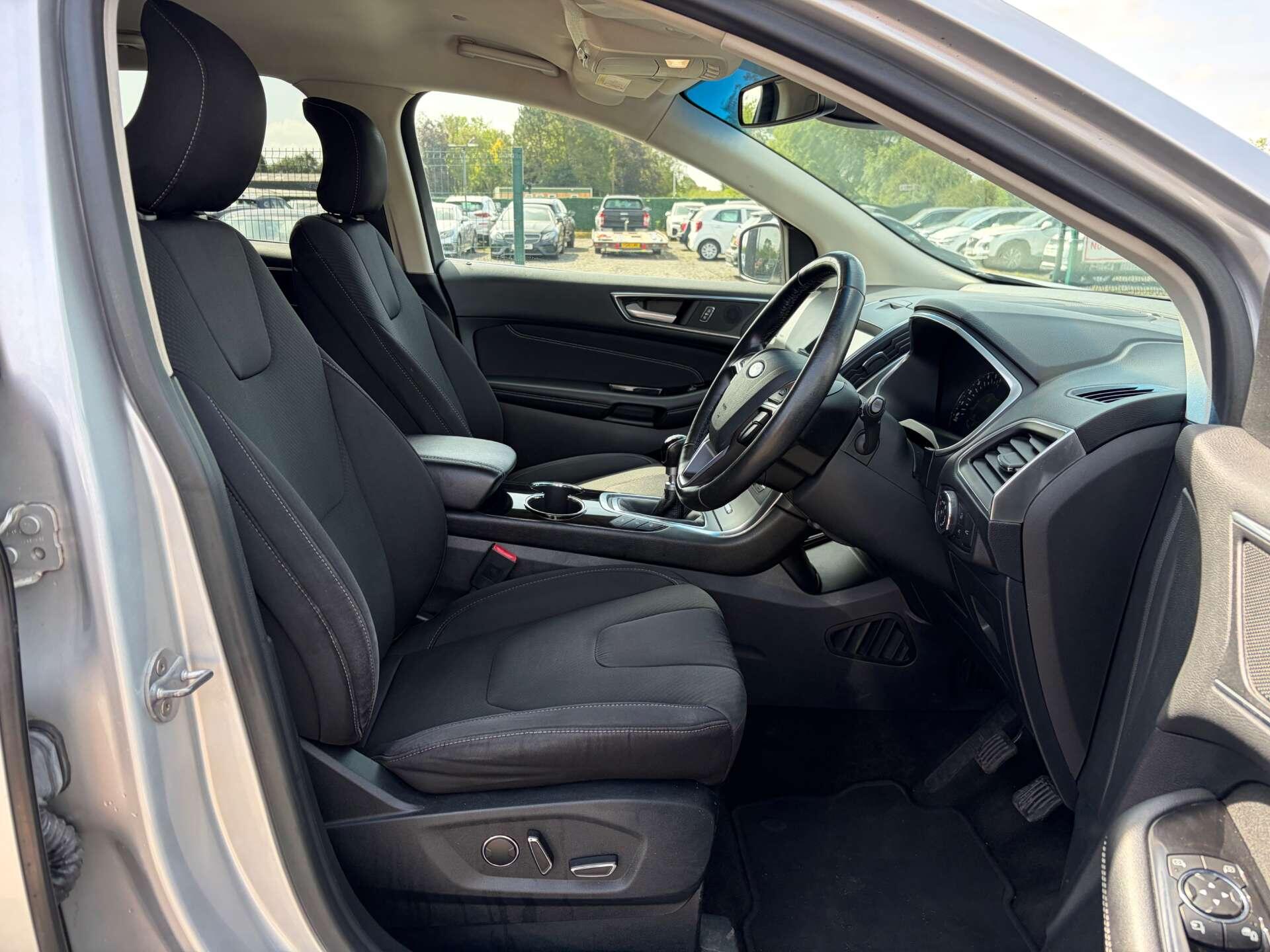 Ford Edge view 36