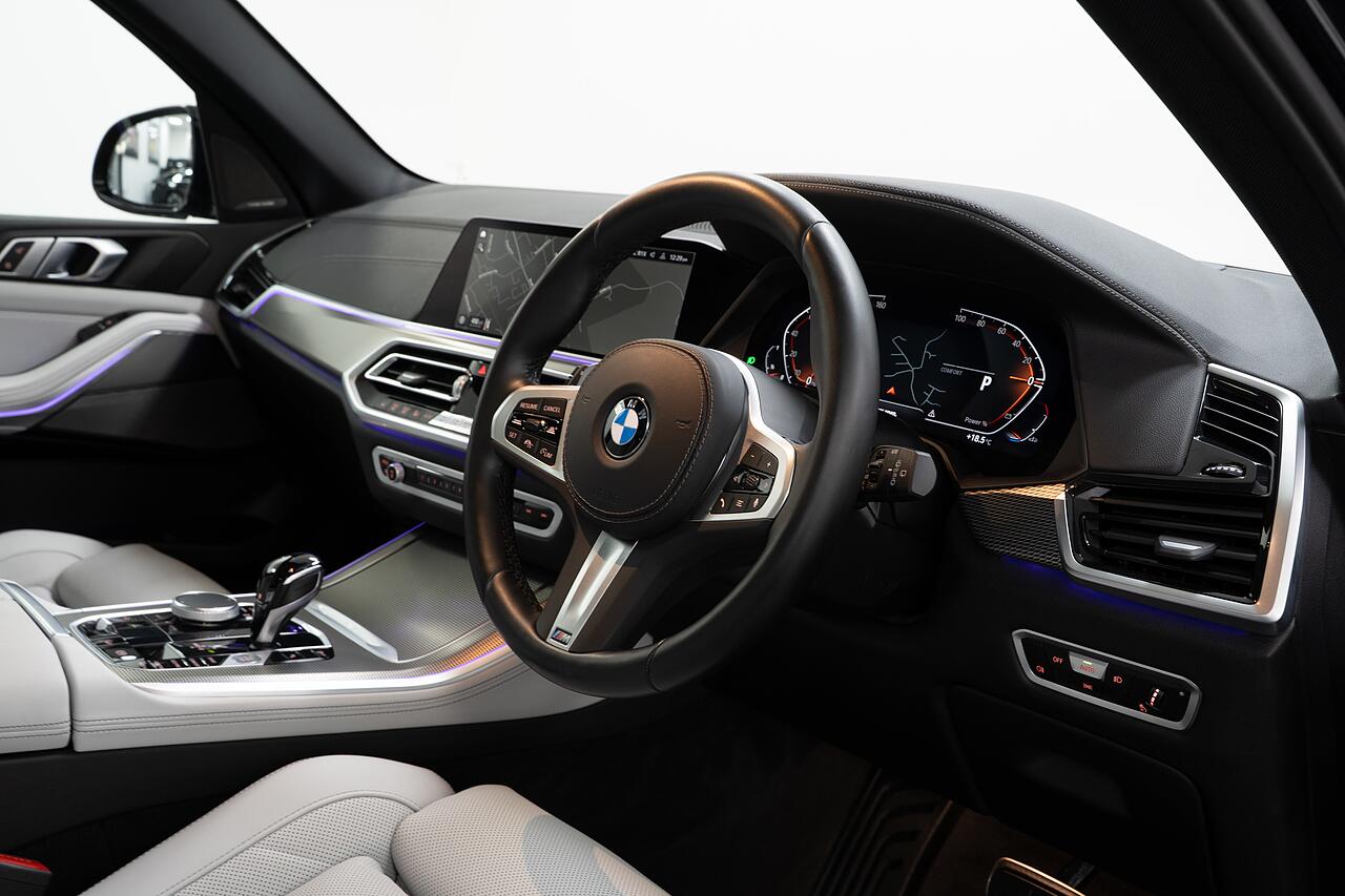 BMW X5 view 2