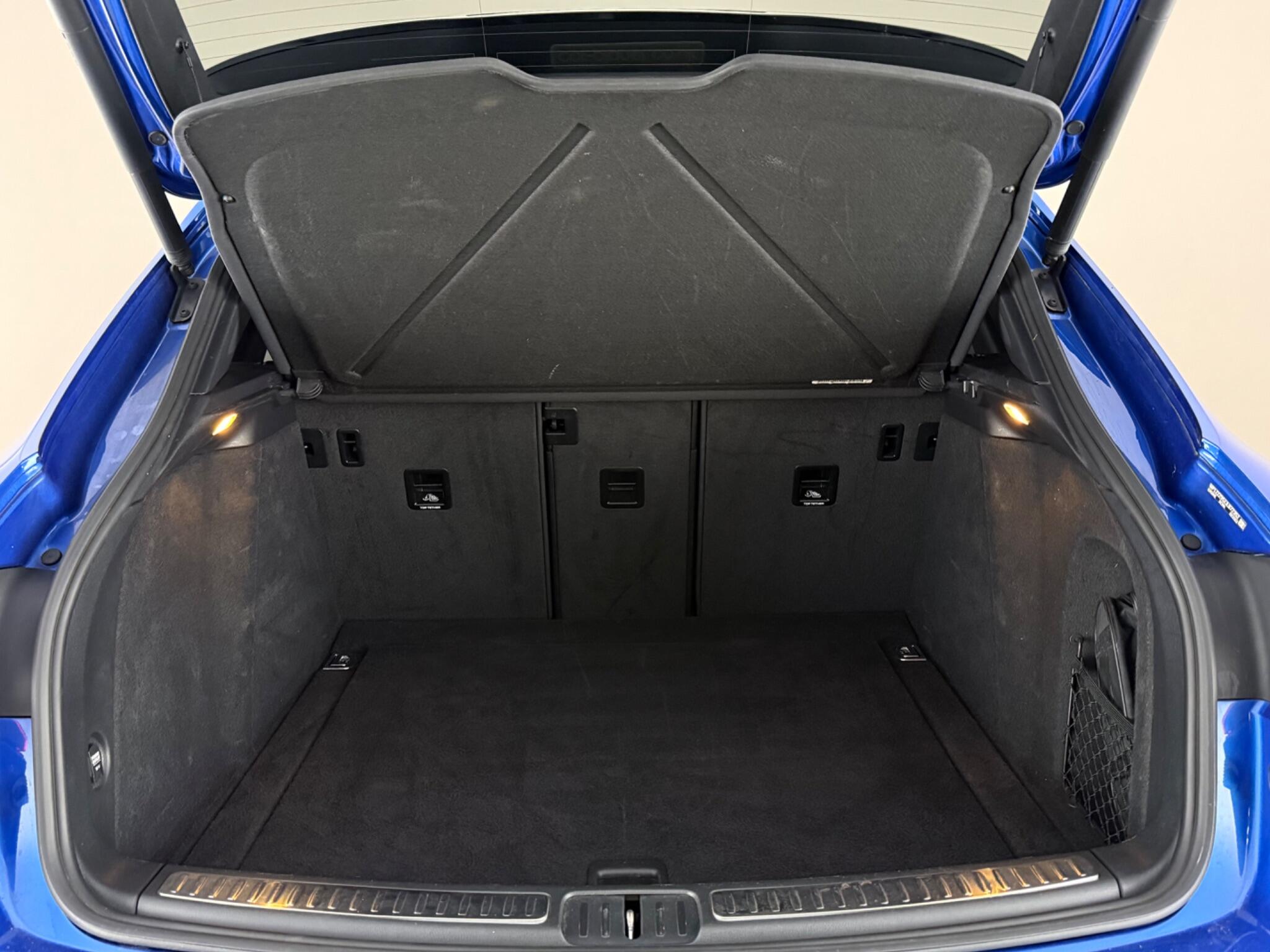 Porsche Macan view 11