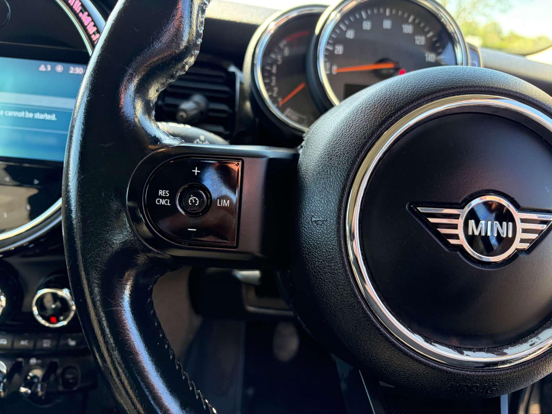 Mini Cooper view 38
