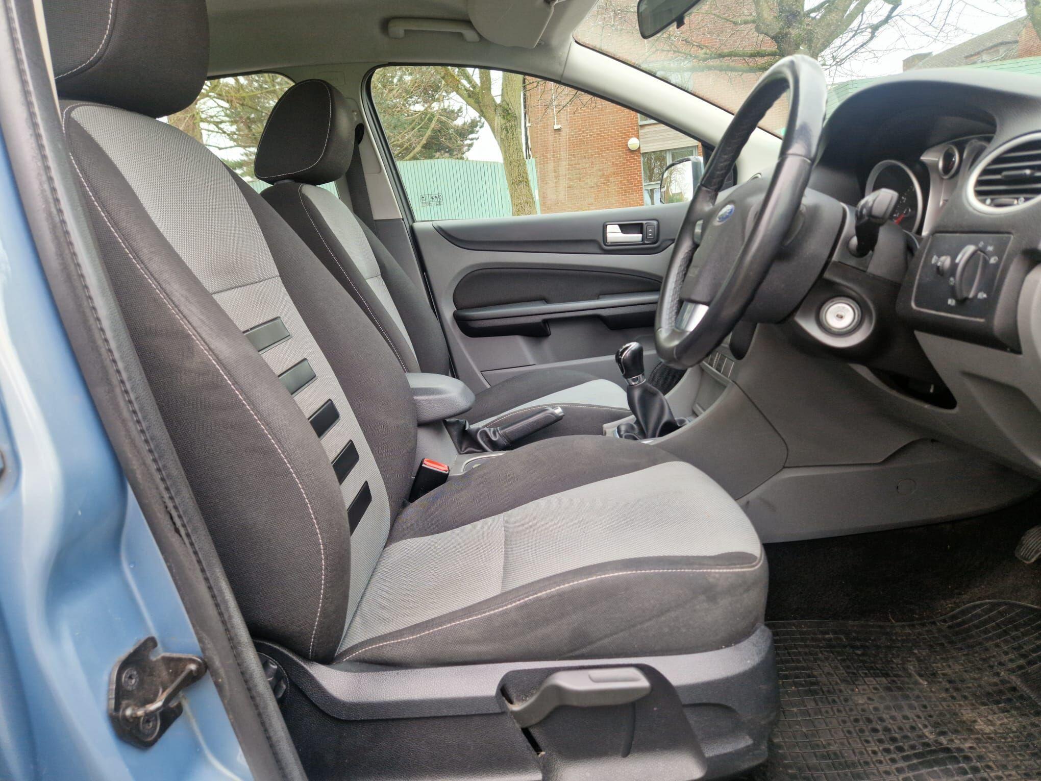 Ford Focus view 13