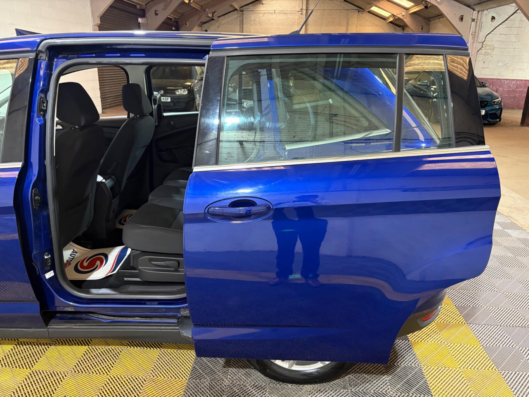 Ford Grand C-Max view 55