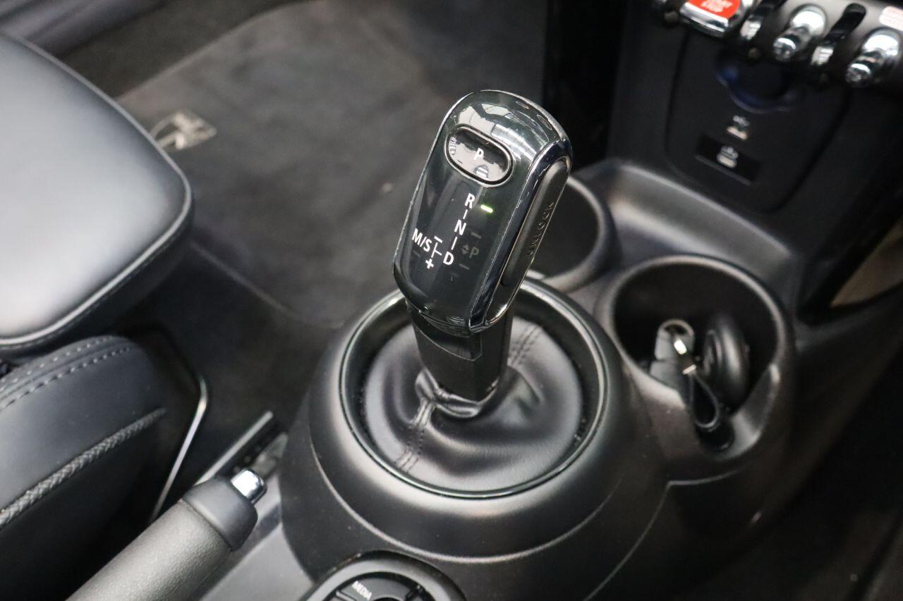 Mini Convertible view 18