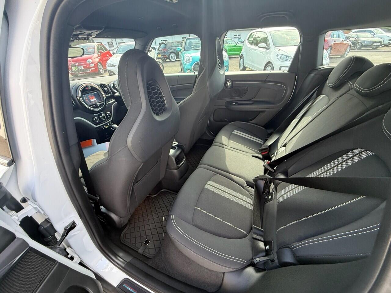 MINI Countryman view 23