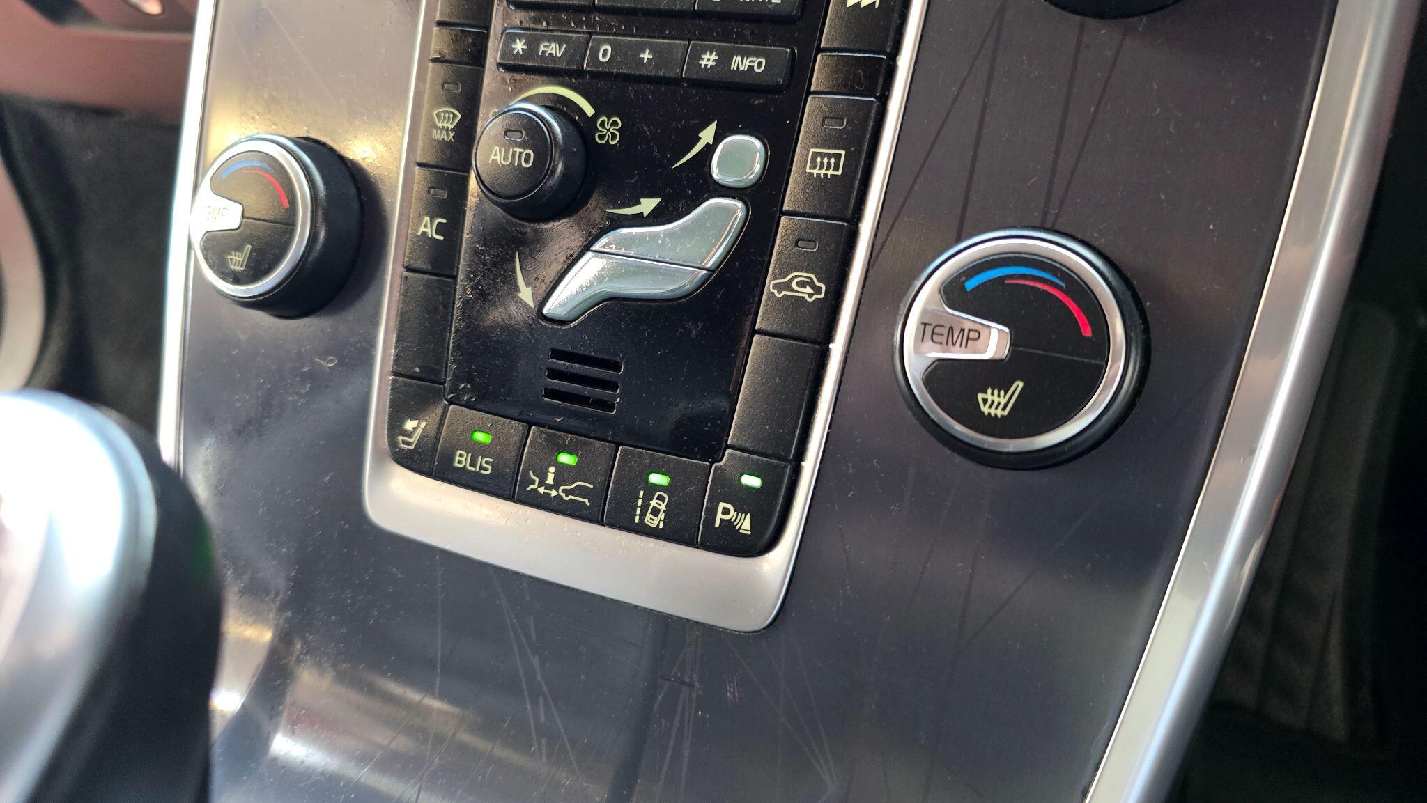 Volvo V70 view 8