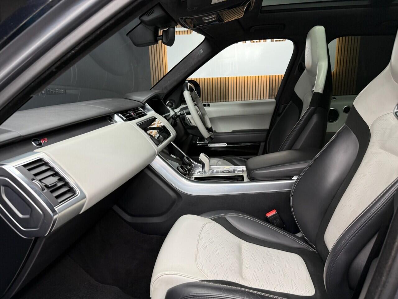 Land Rover Range Rover Sport view 2