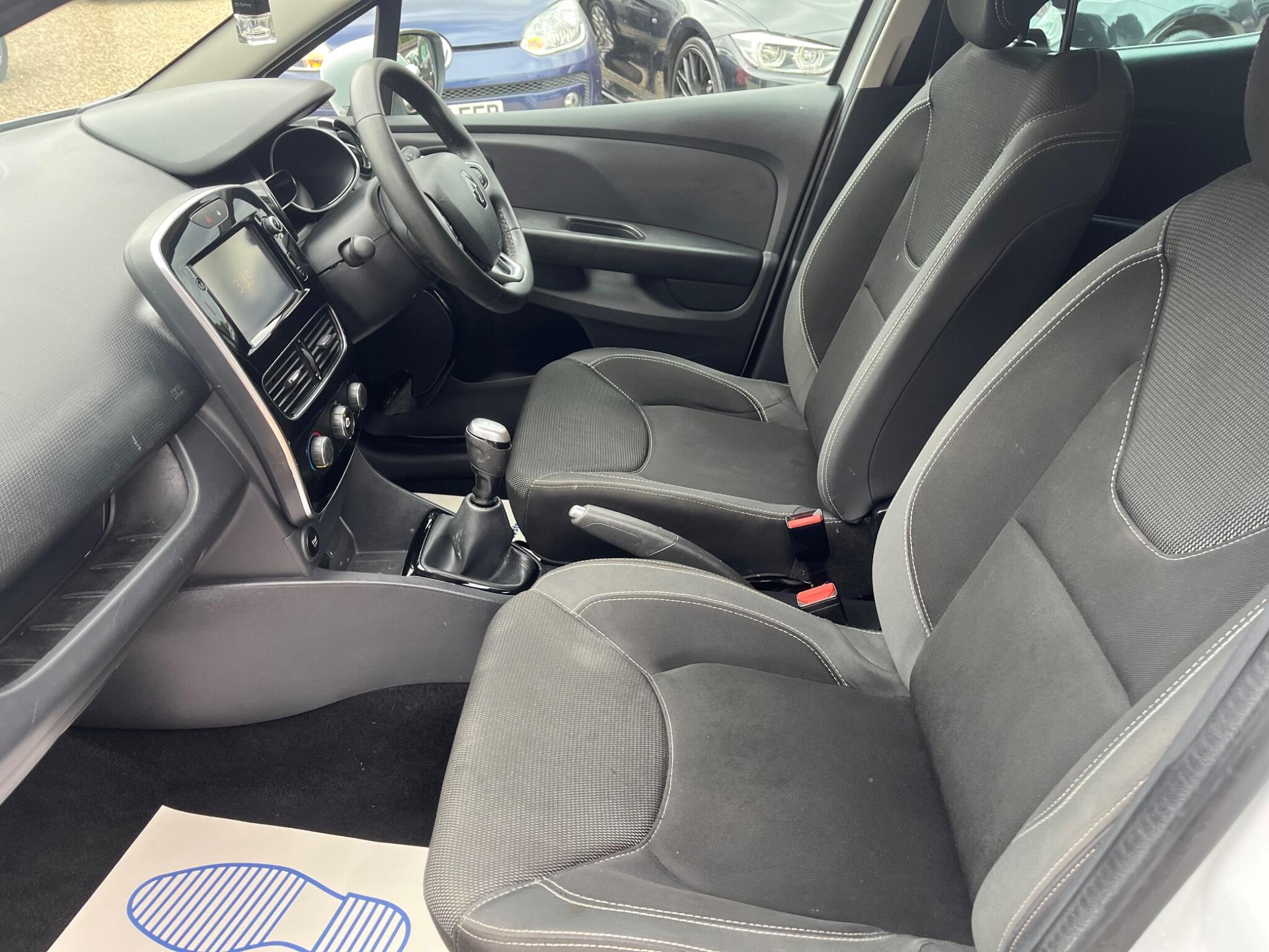 Renault Clio view 12