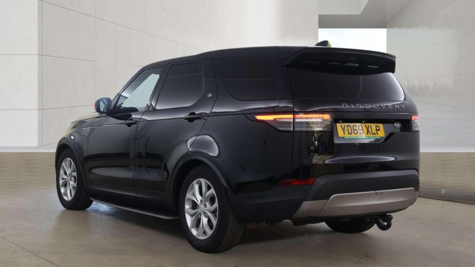 Land Rover Discovery view 4