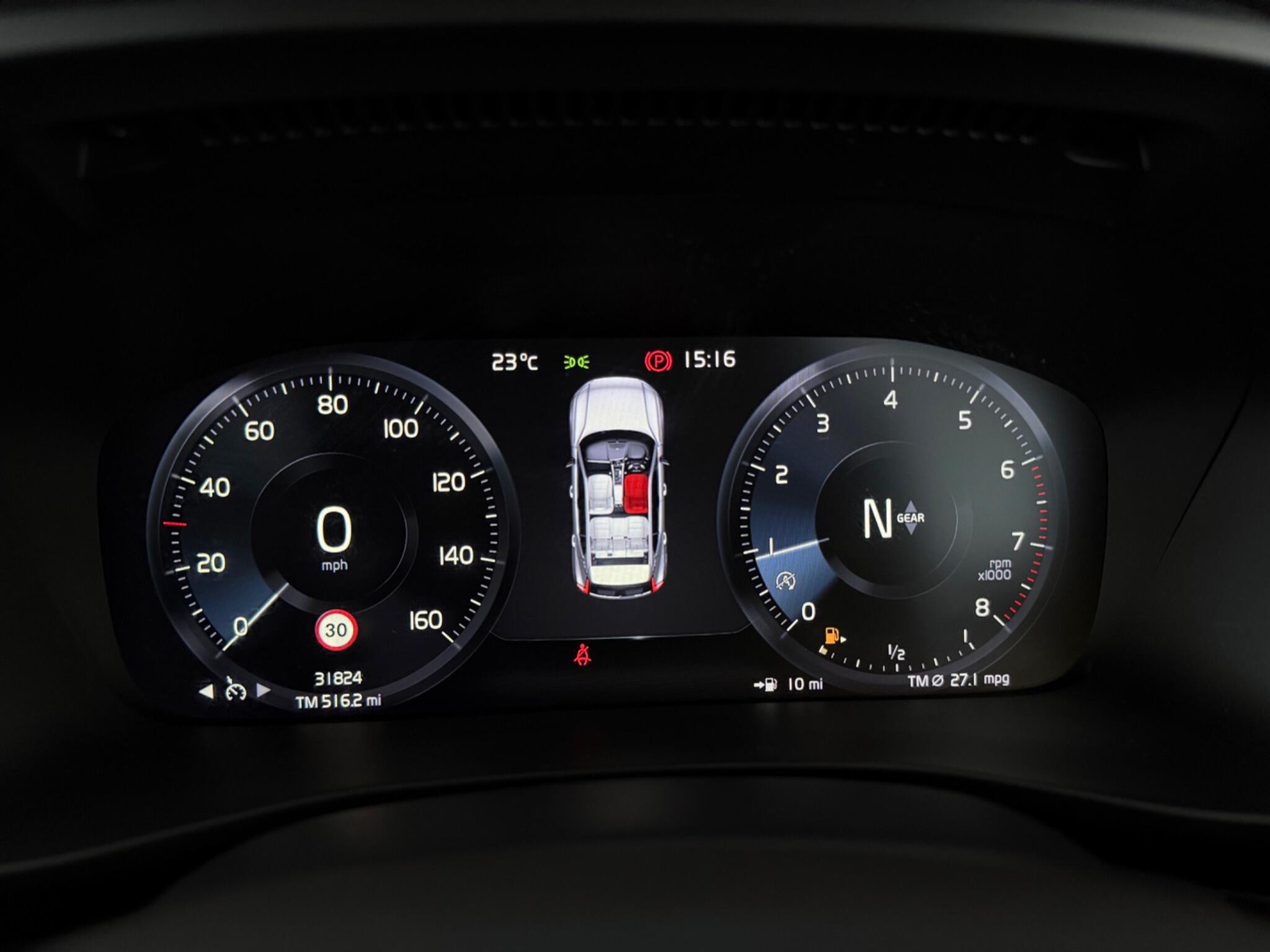 Volvo XC40 view 16