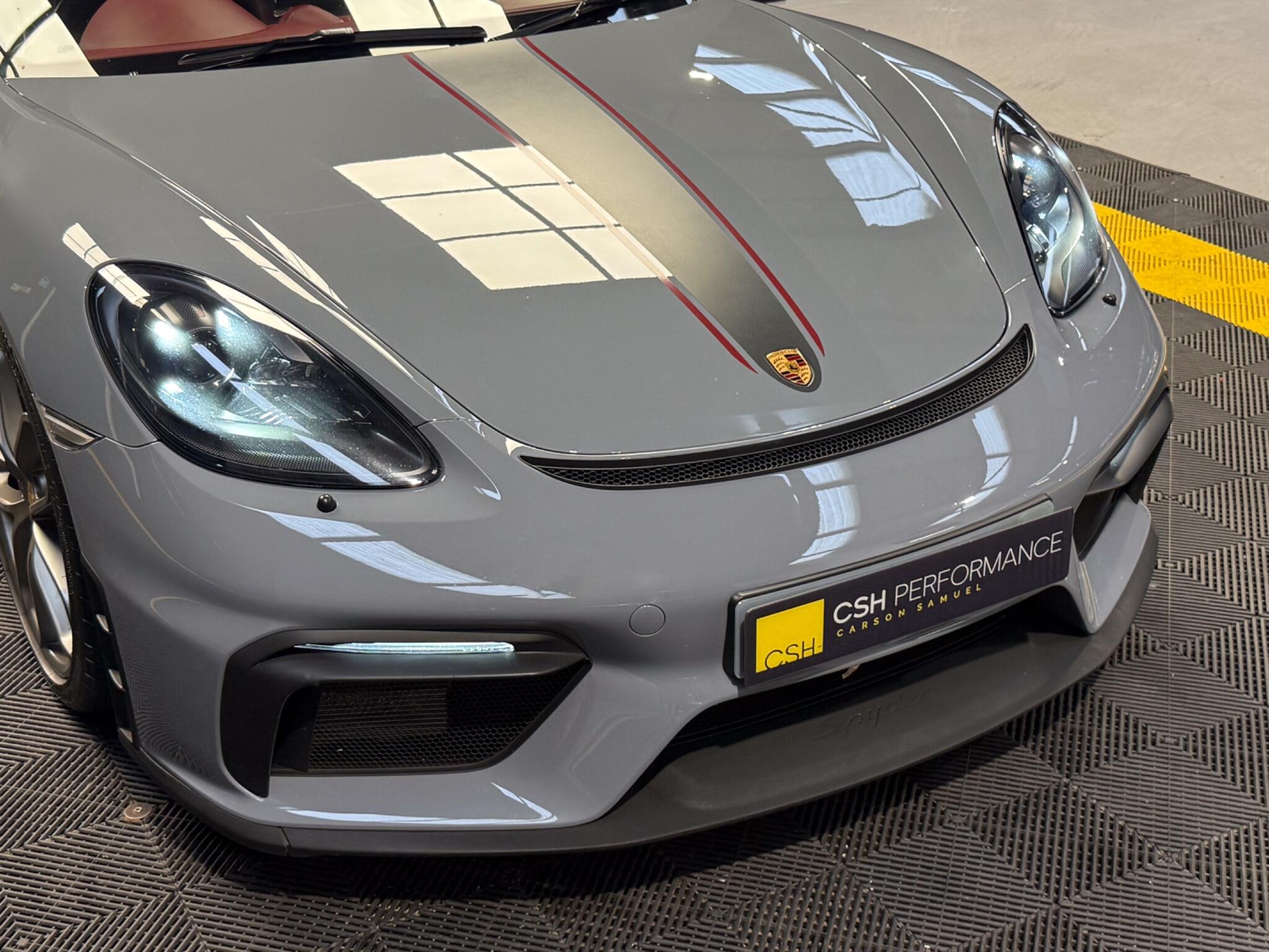 Porsche 718 Spyder view 12