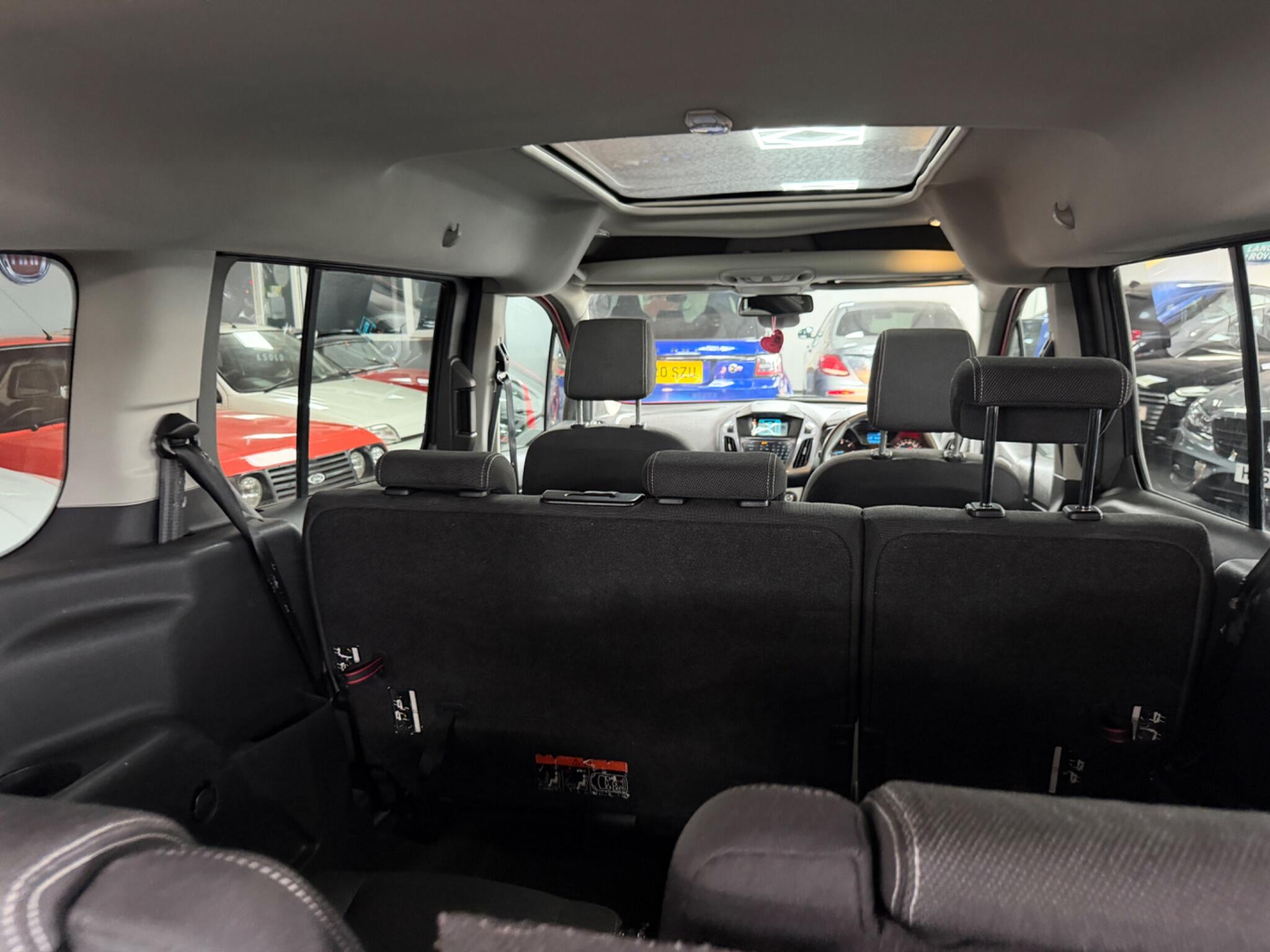 Ford Grand Tourneo Connect view 13