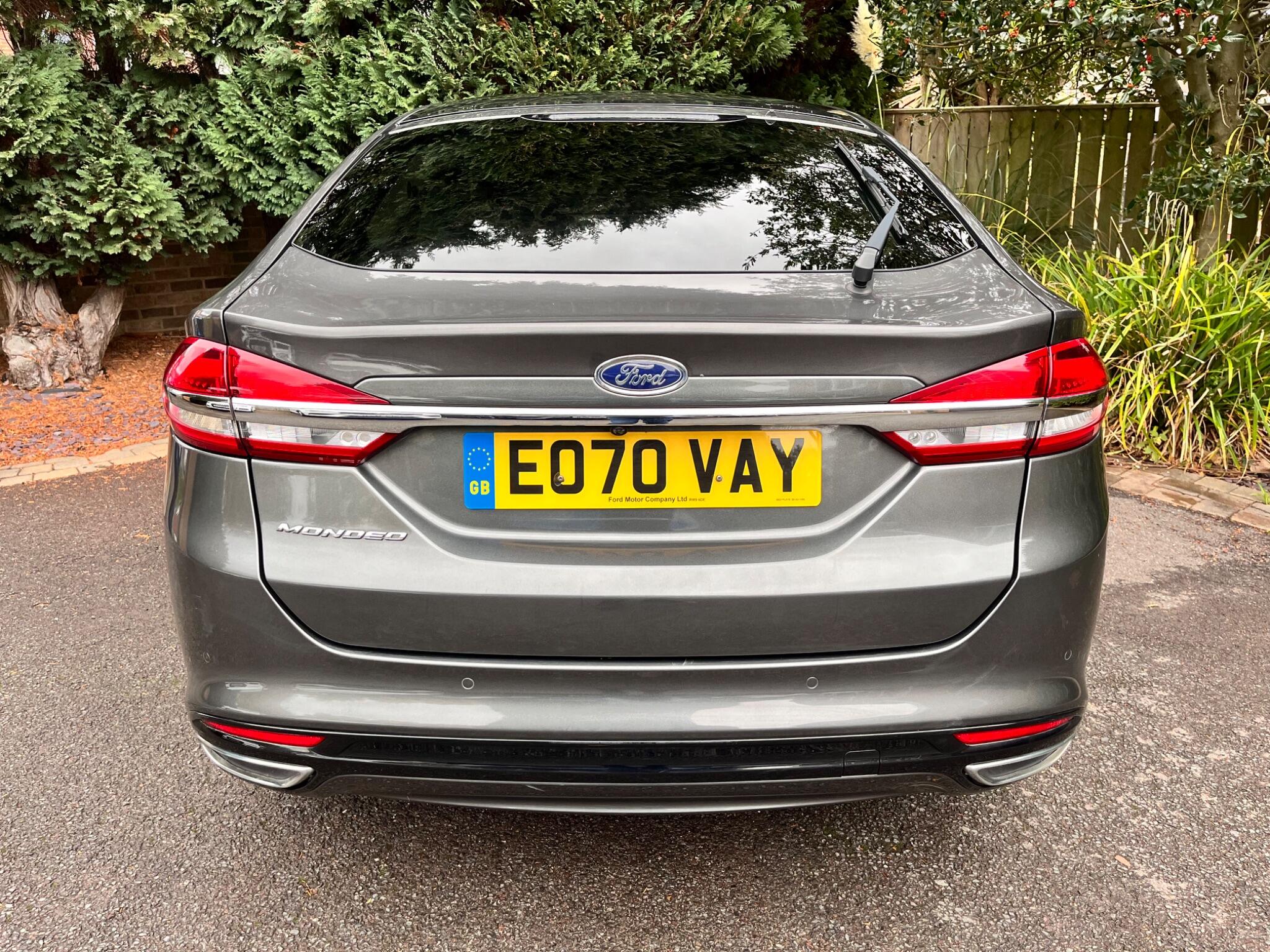 Ford Mondeo view 13