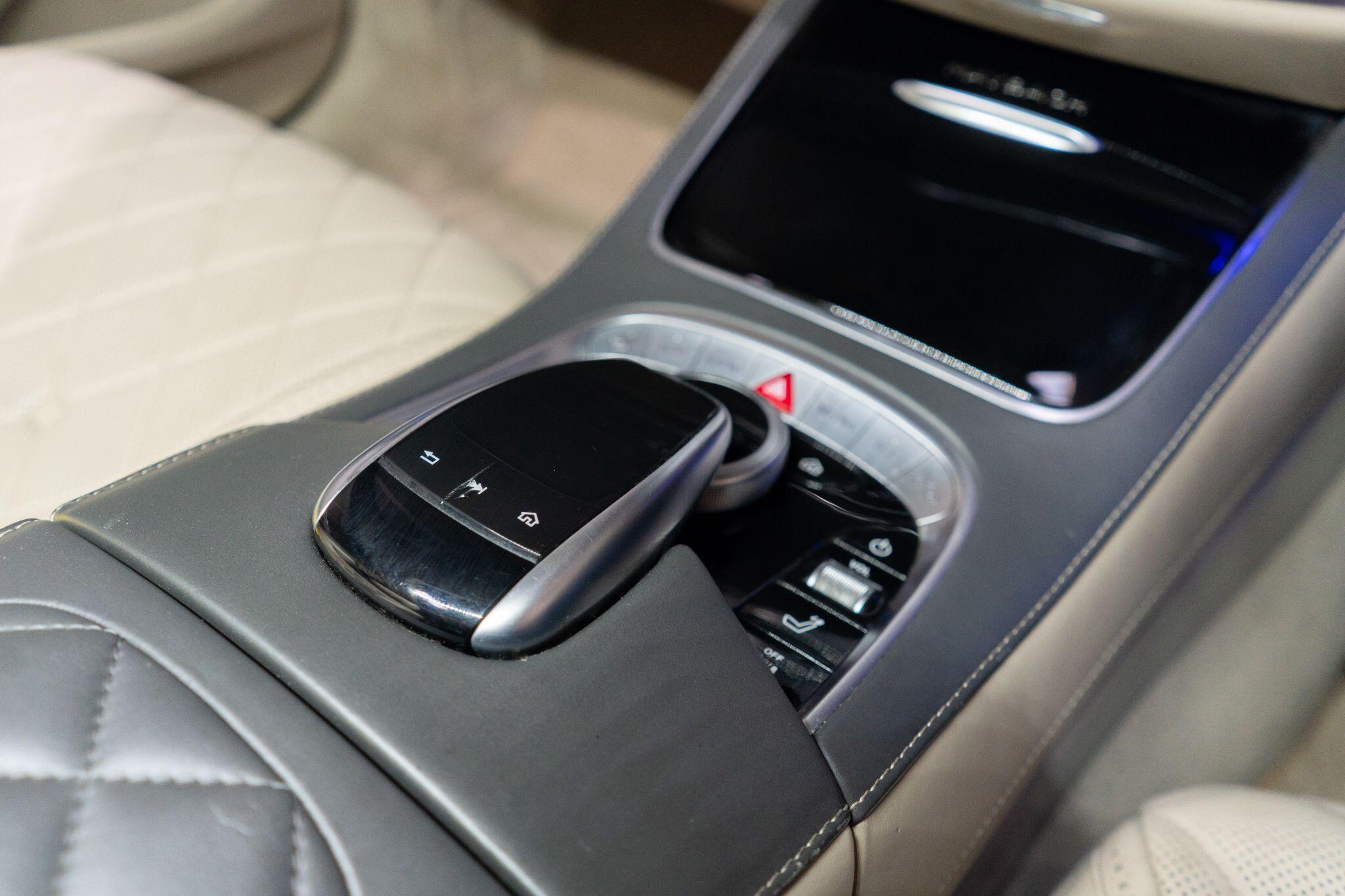 Mercedes-Benz S-Class view 36