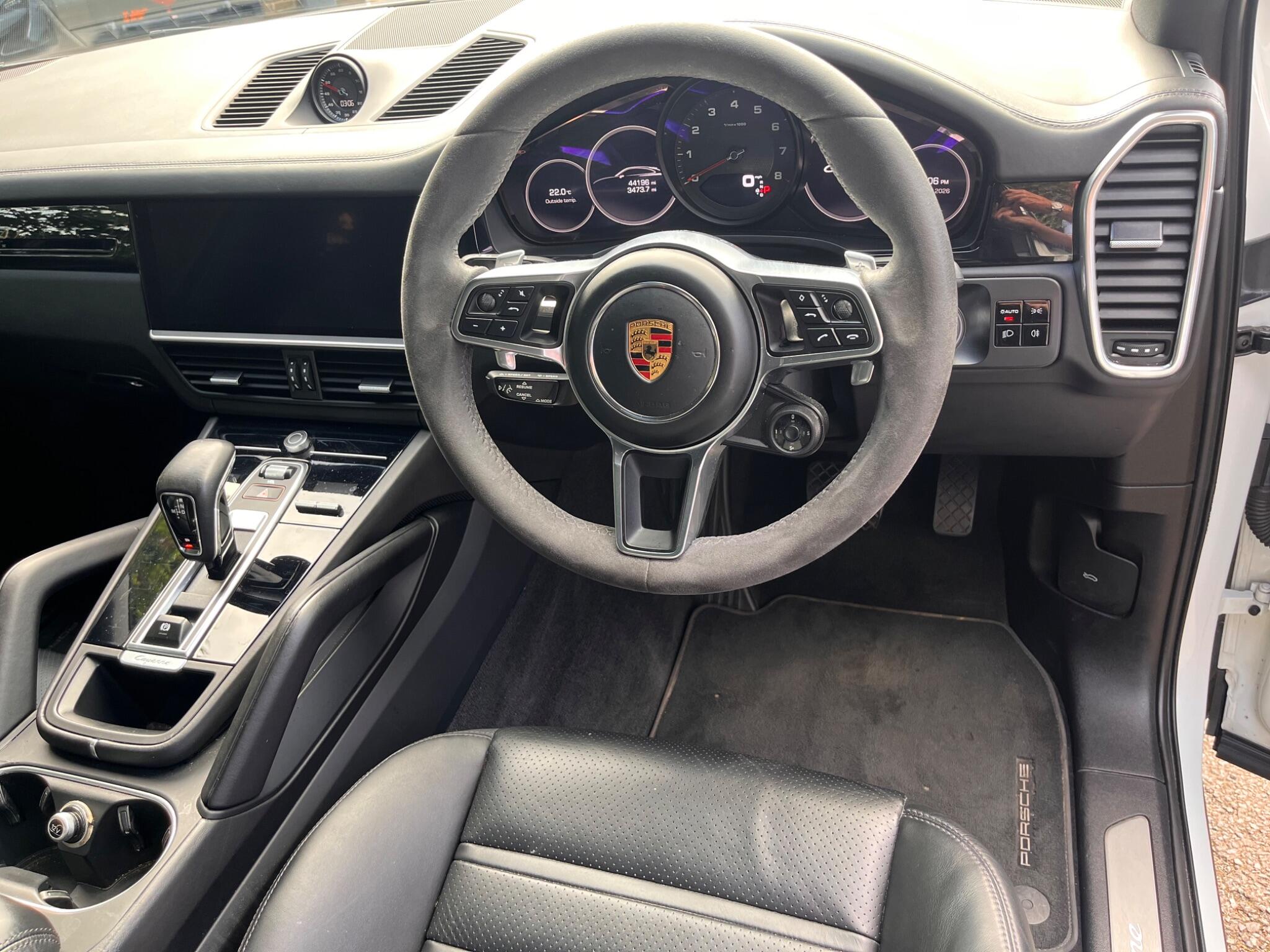 Porsche Cayenne view 22