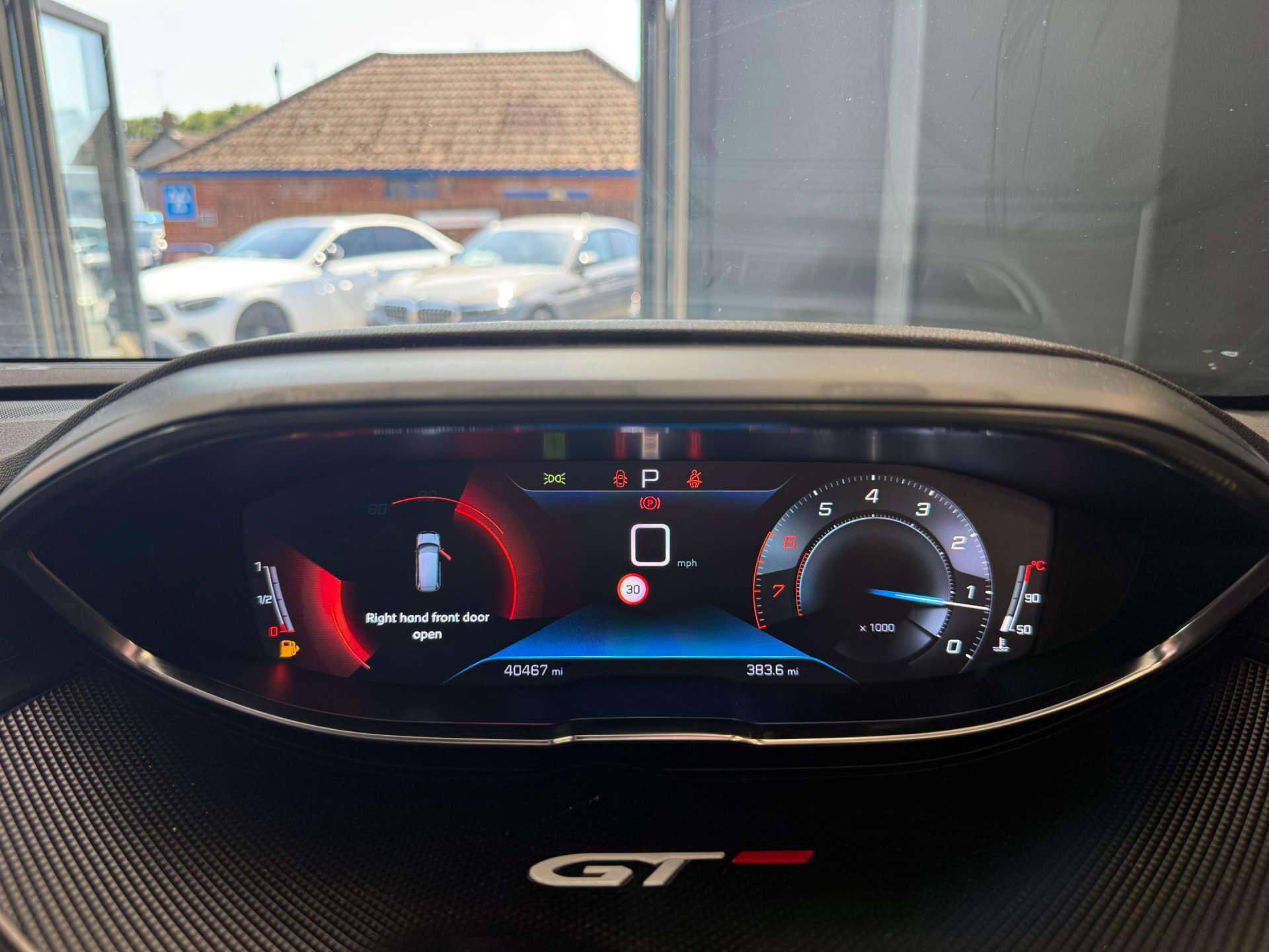 Peugeot 5008 view 17
