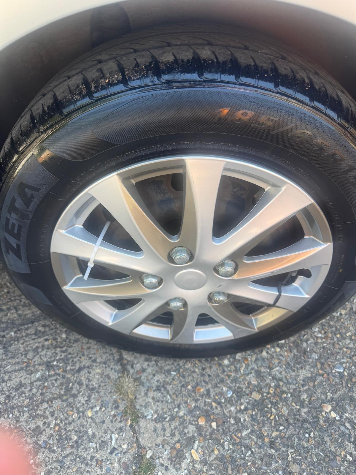Peugeot 208 view 15