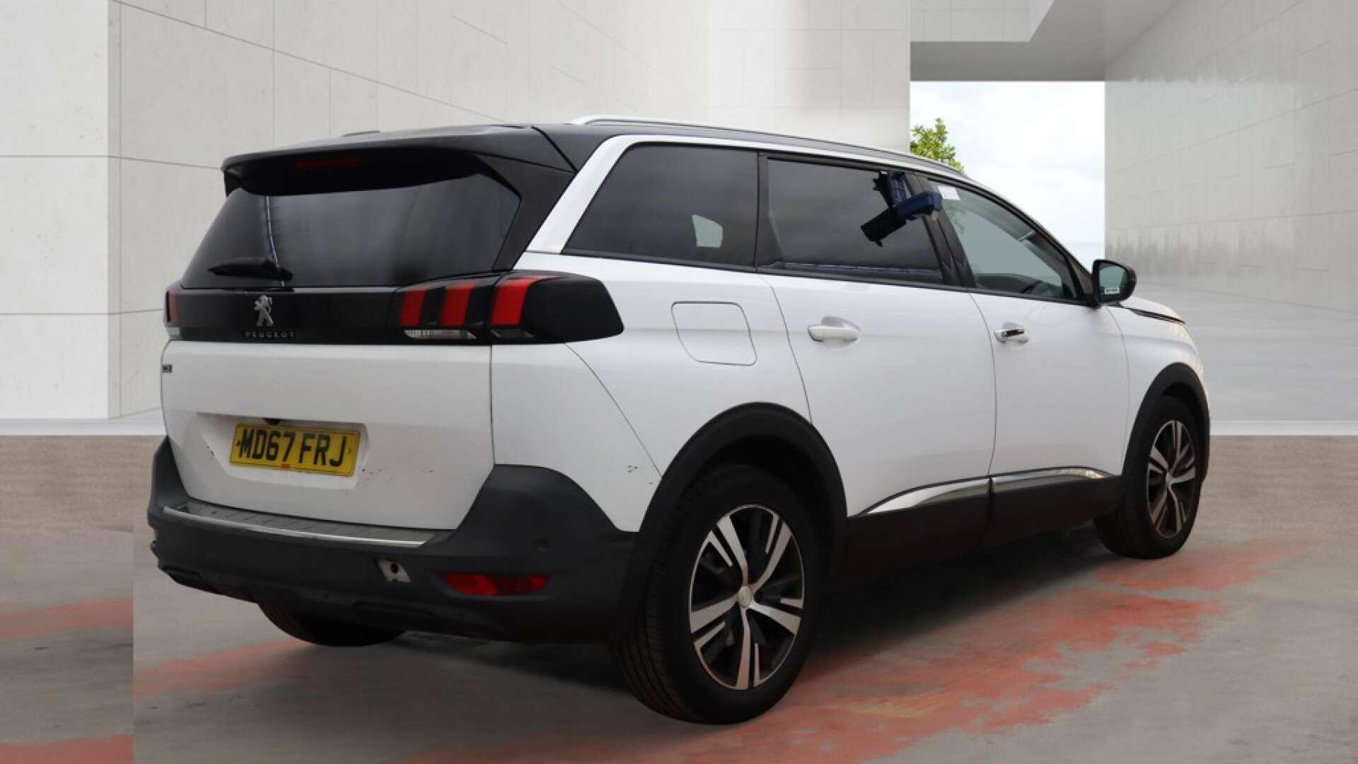 Peugeot 5008 view 5