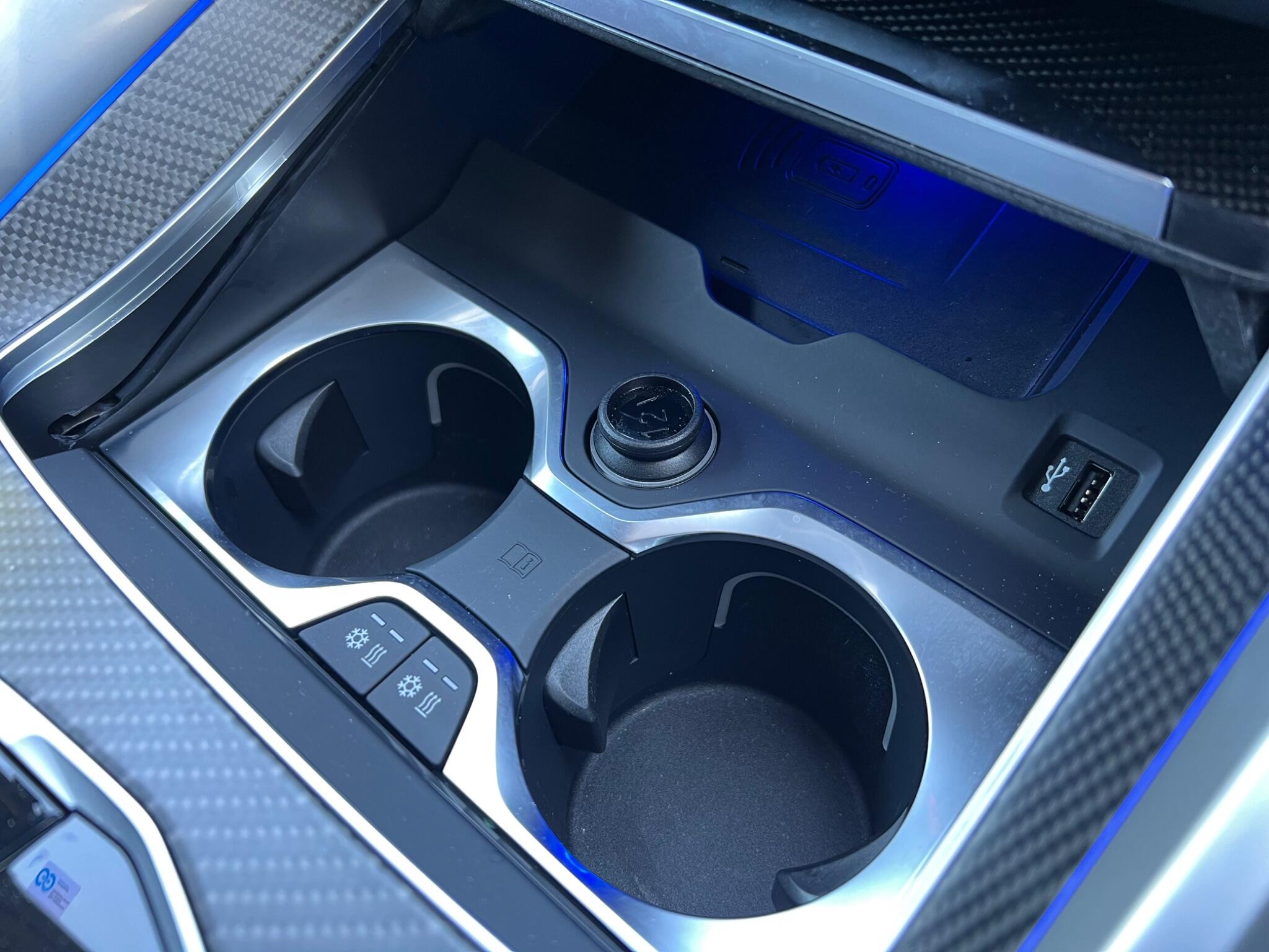 BMW XM view 80