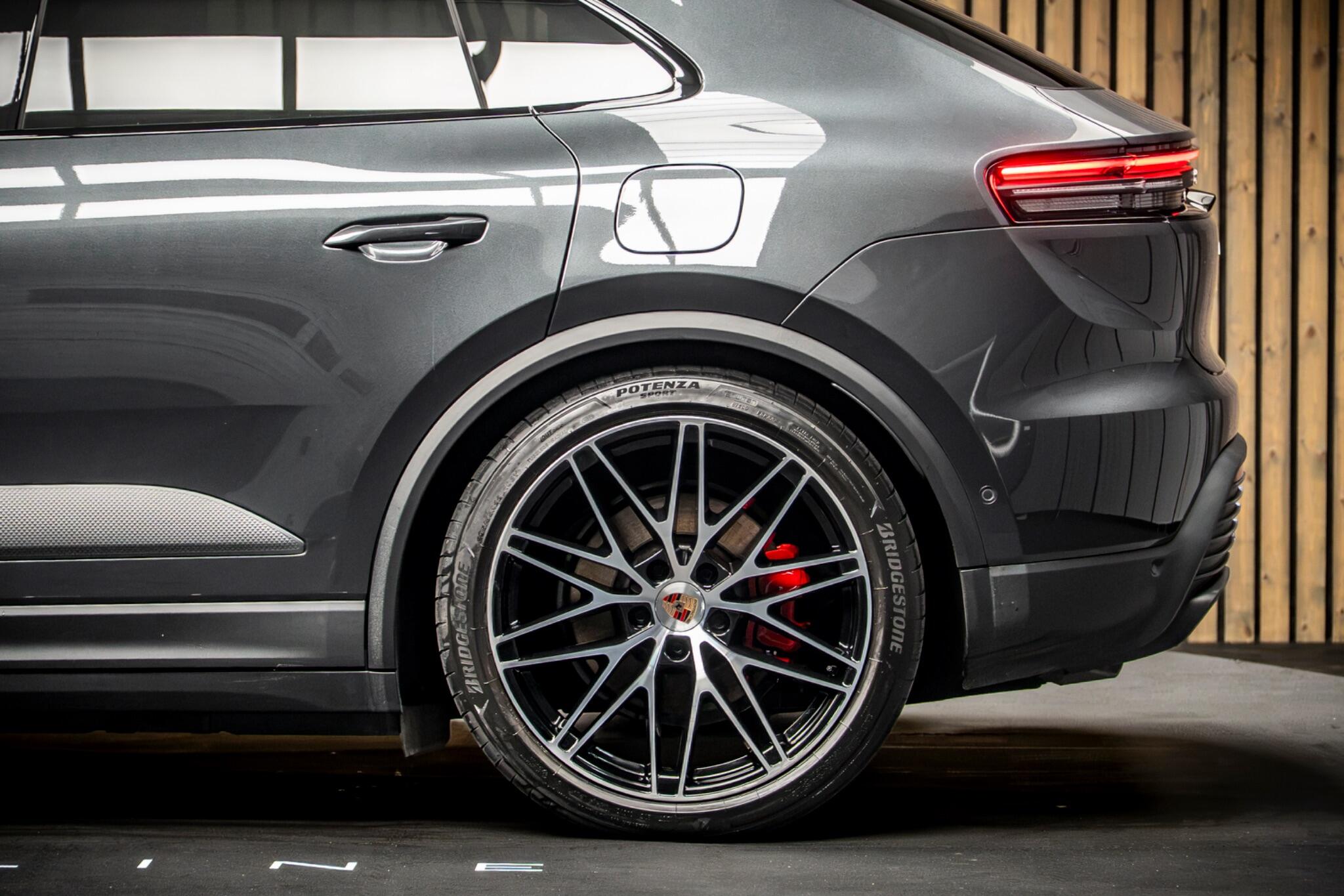 Porsche Macan view 18
