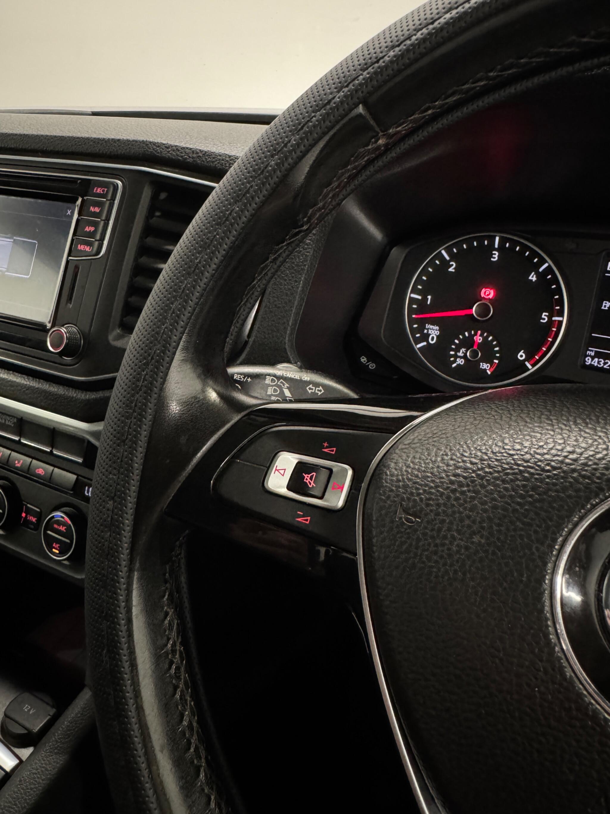 Volkswagen Amarok view 26
