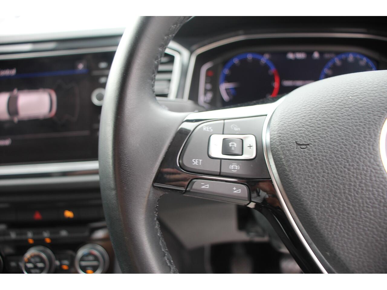 Volkswagen T-Roc view 31