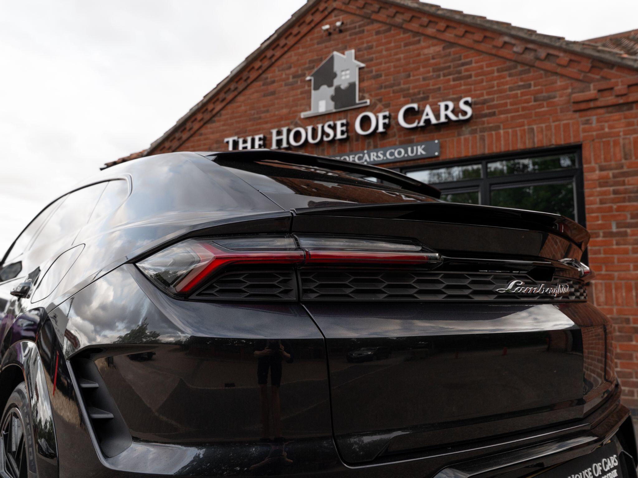 Lamborghini Urus view 25