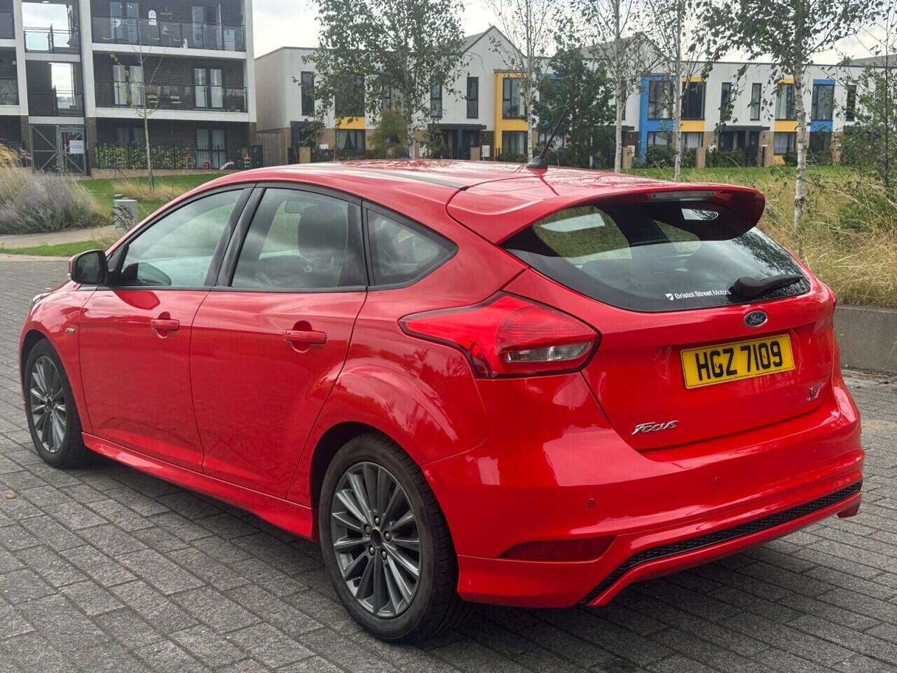 Ford Focus view 3