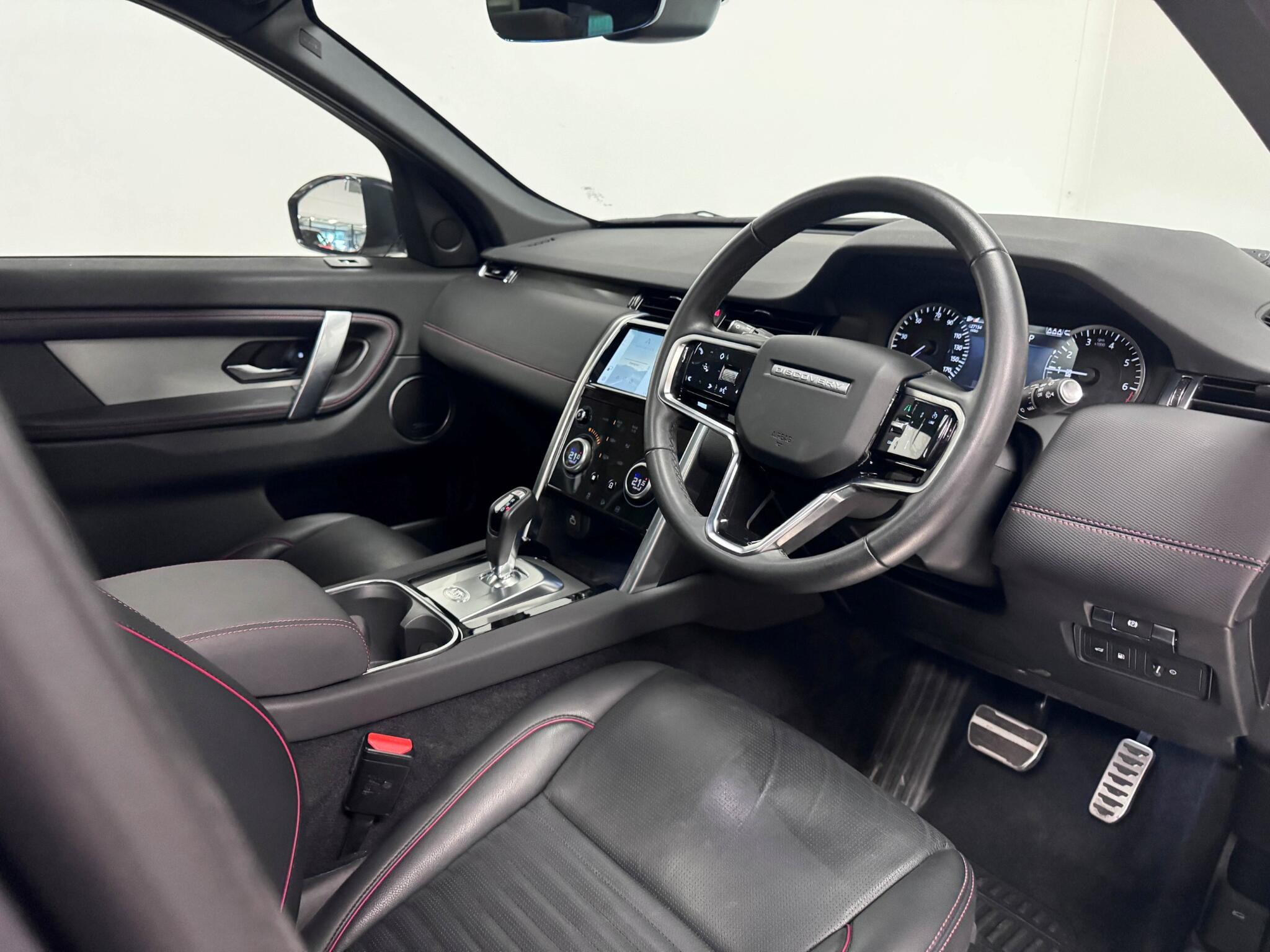 Land Rover Discovery Sport view 32