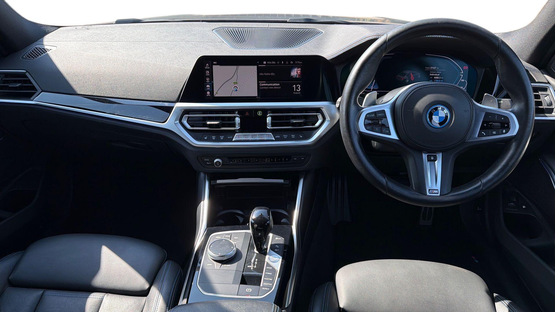BMW 3 Series view 4