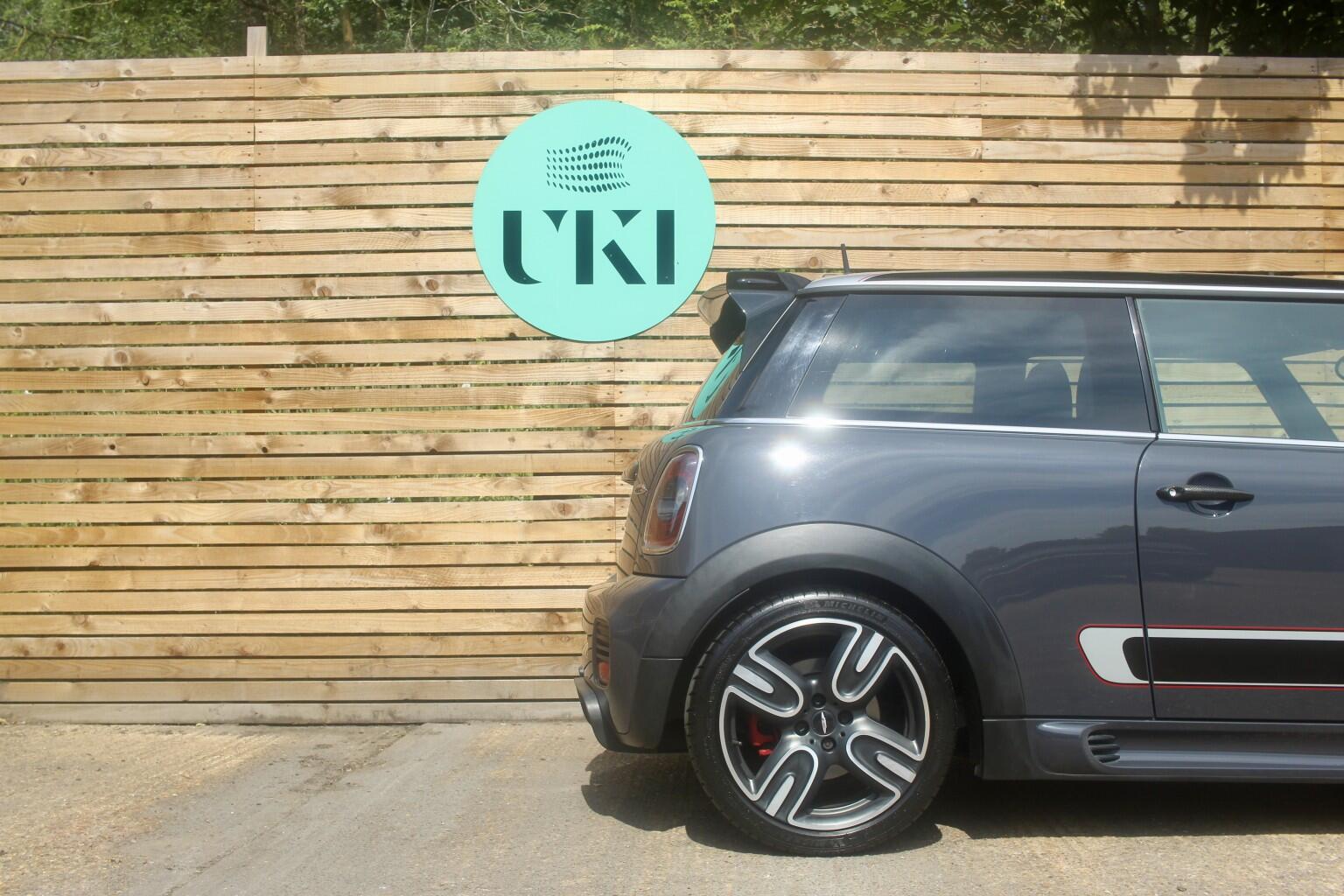 Mini Hatch view 31
