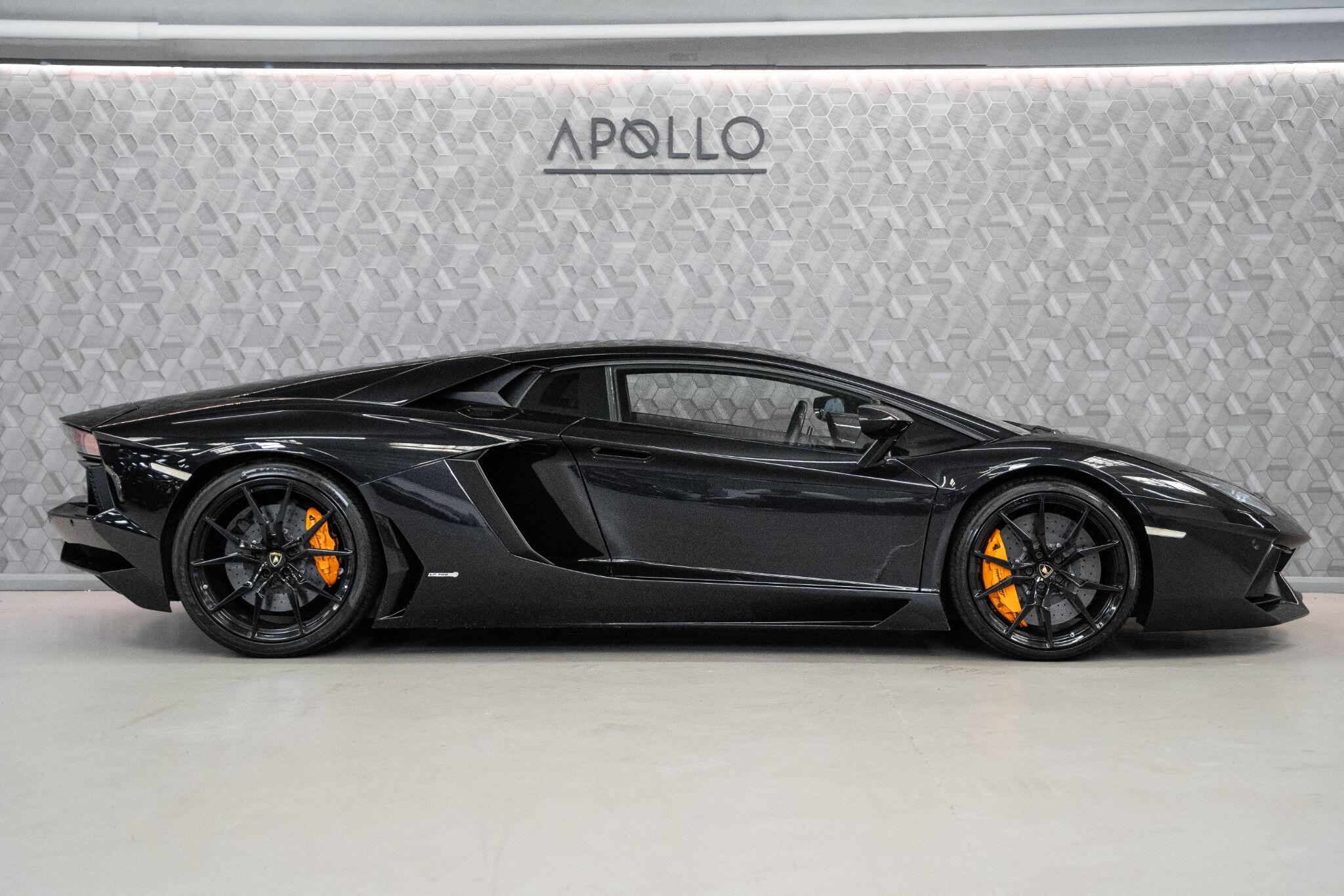 Lamborghini Aventador view 10