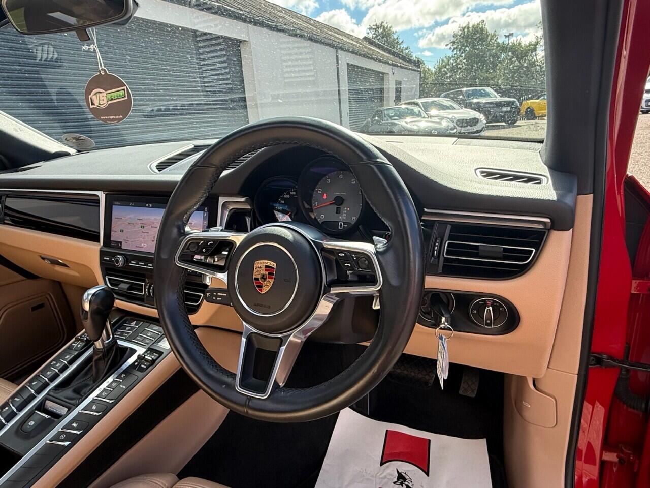 Porsche Macan view 16