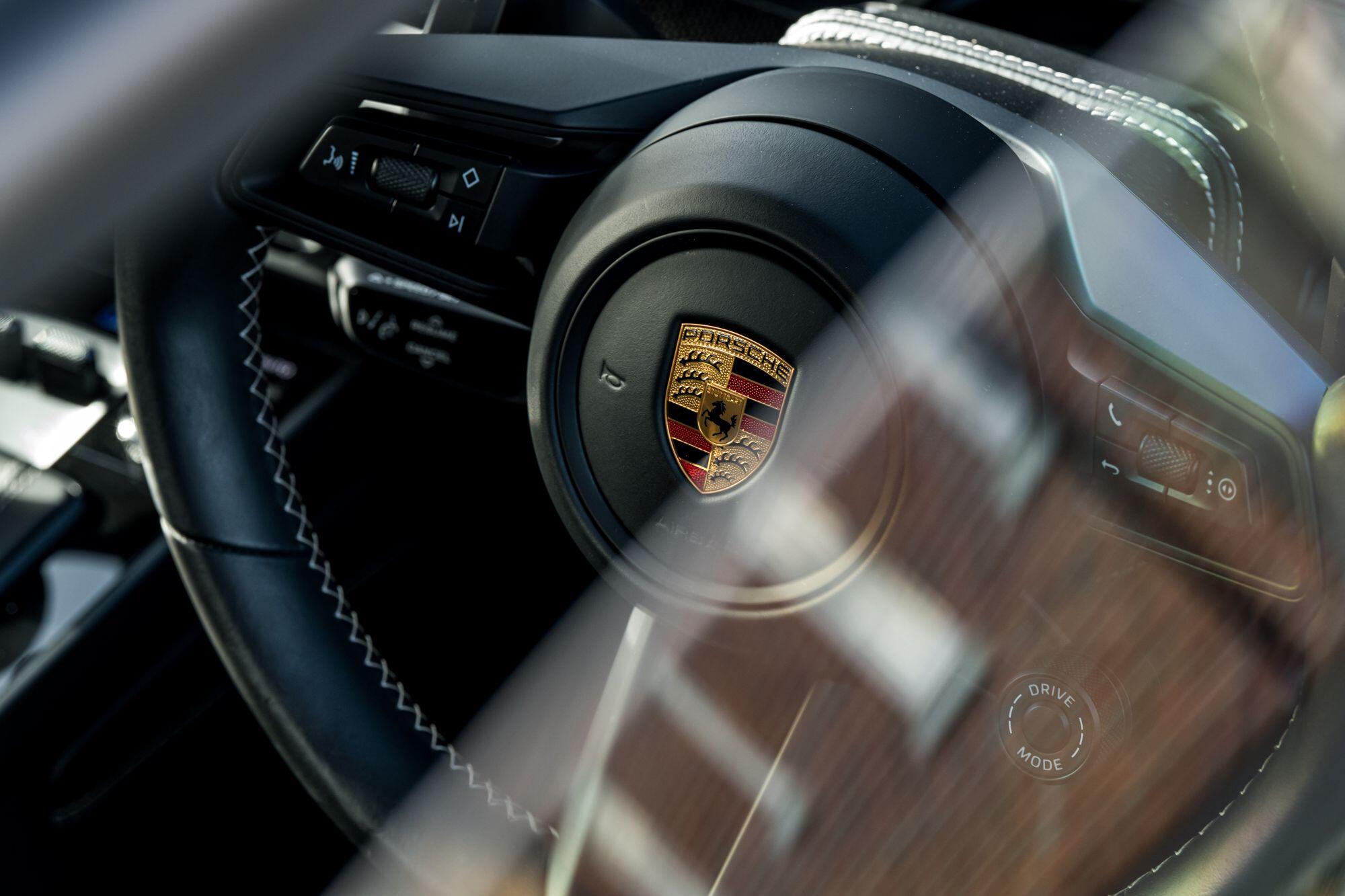 Porsche 911 view 26