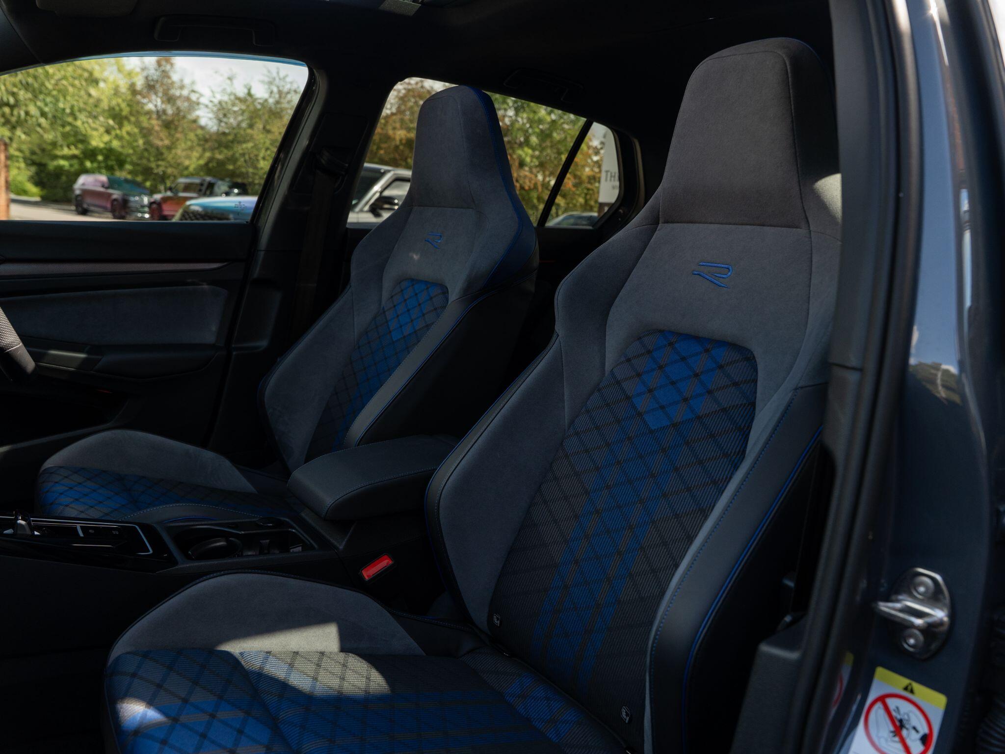 Volkswagen Golf view 48