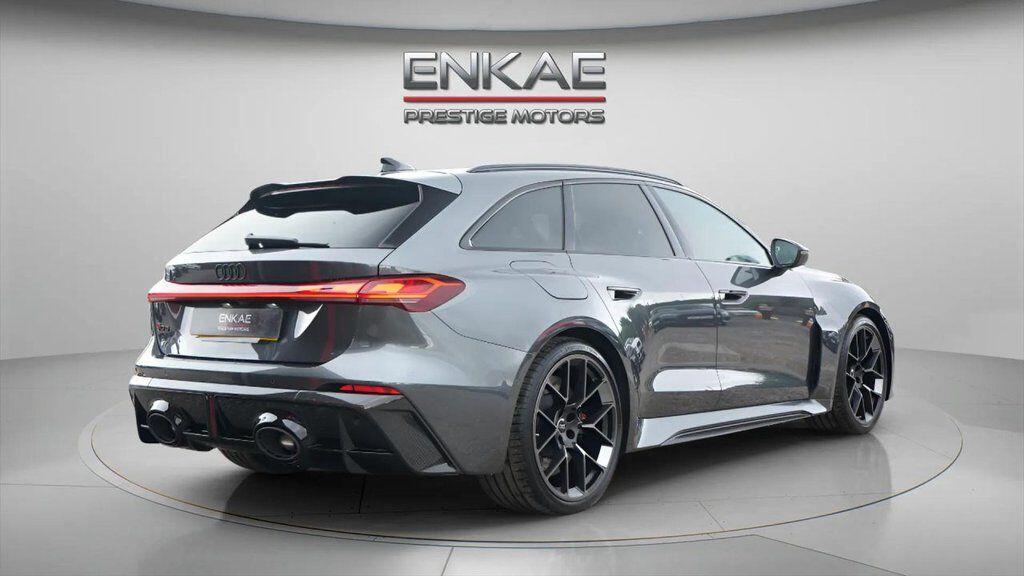 Audi RS5 view 4