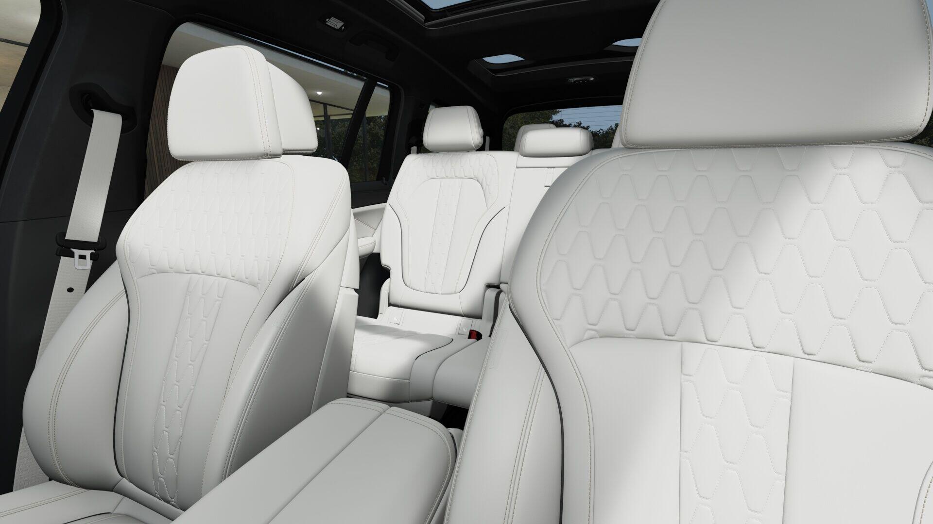 BMW X7 view 11
