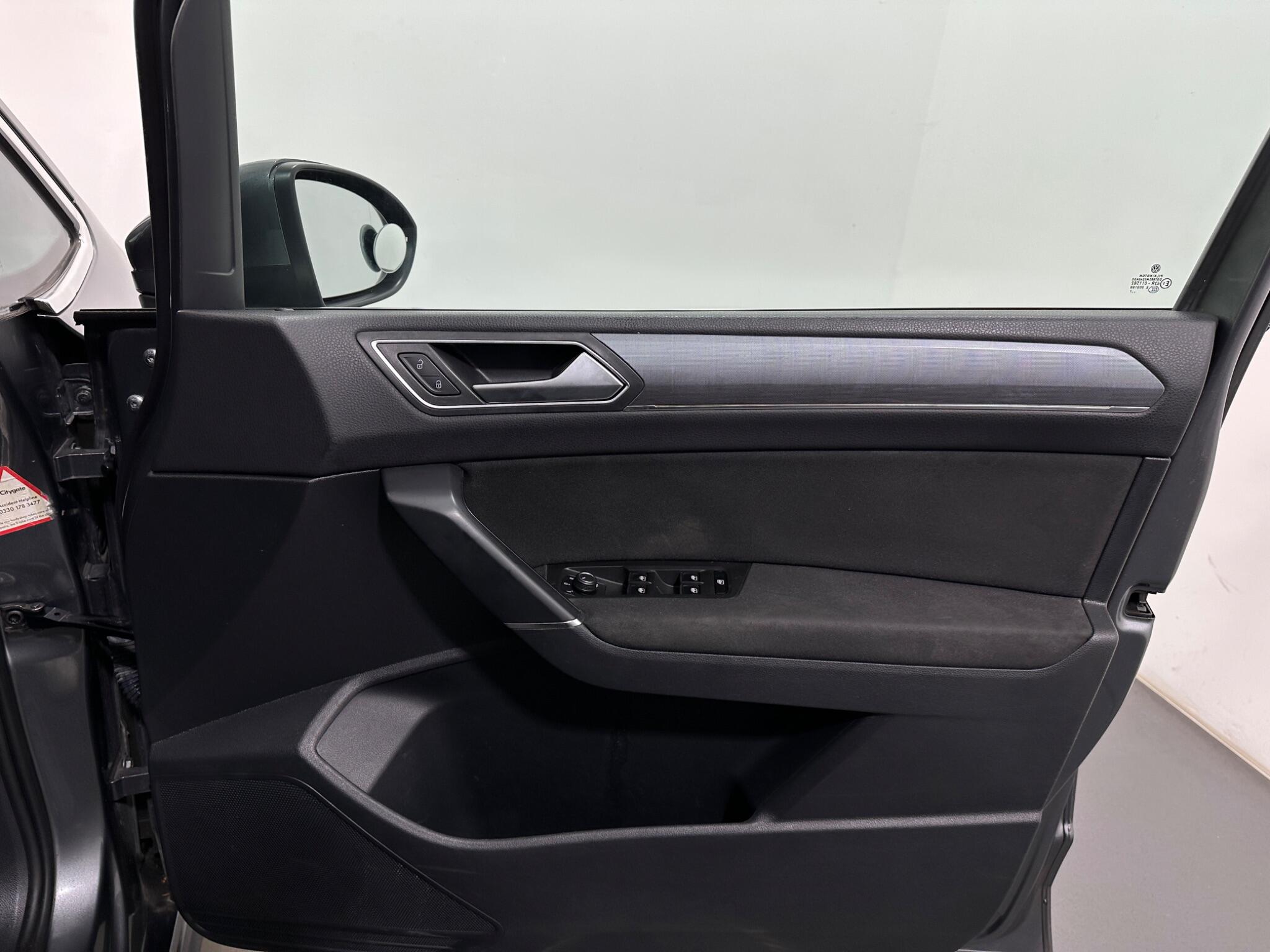 Volkswagen Touran view 34