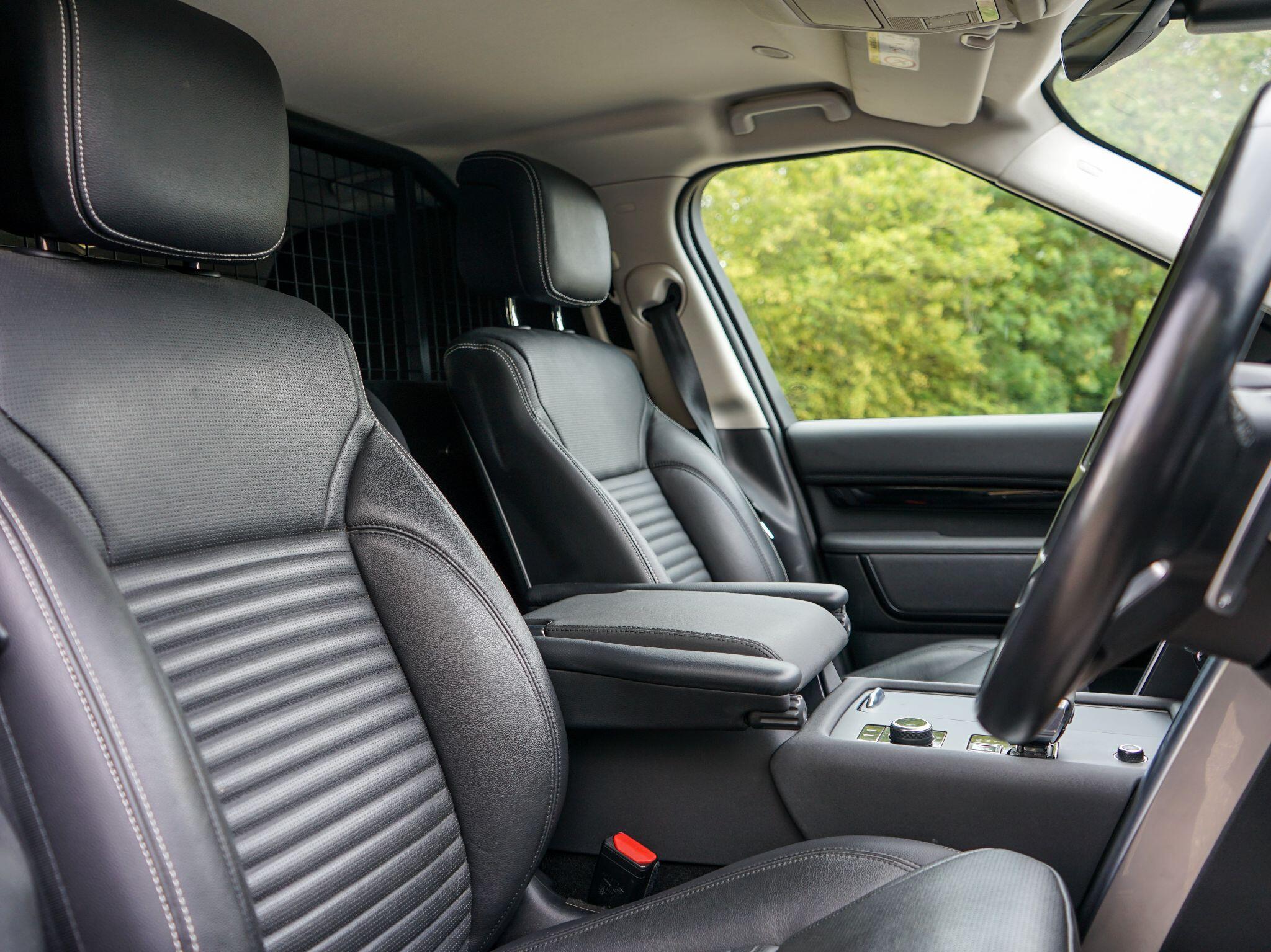 Land Rover Discovery 3 view 25